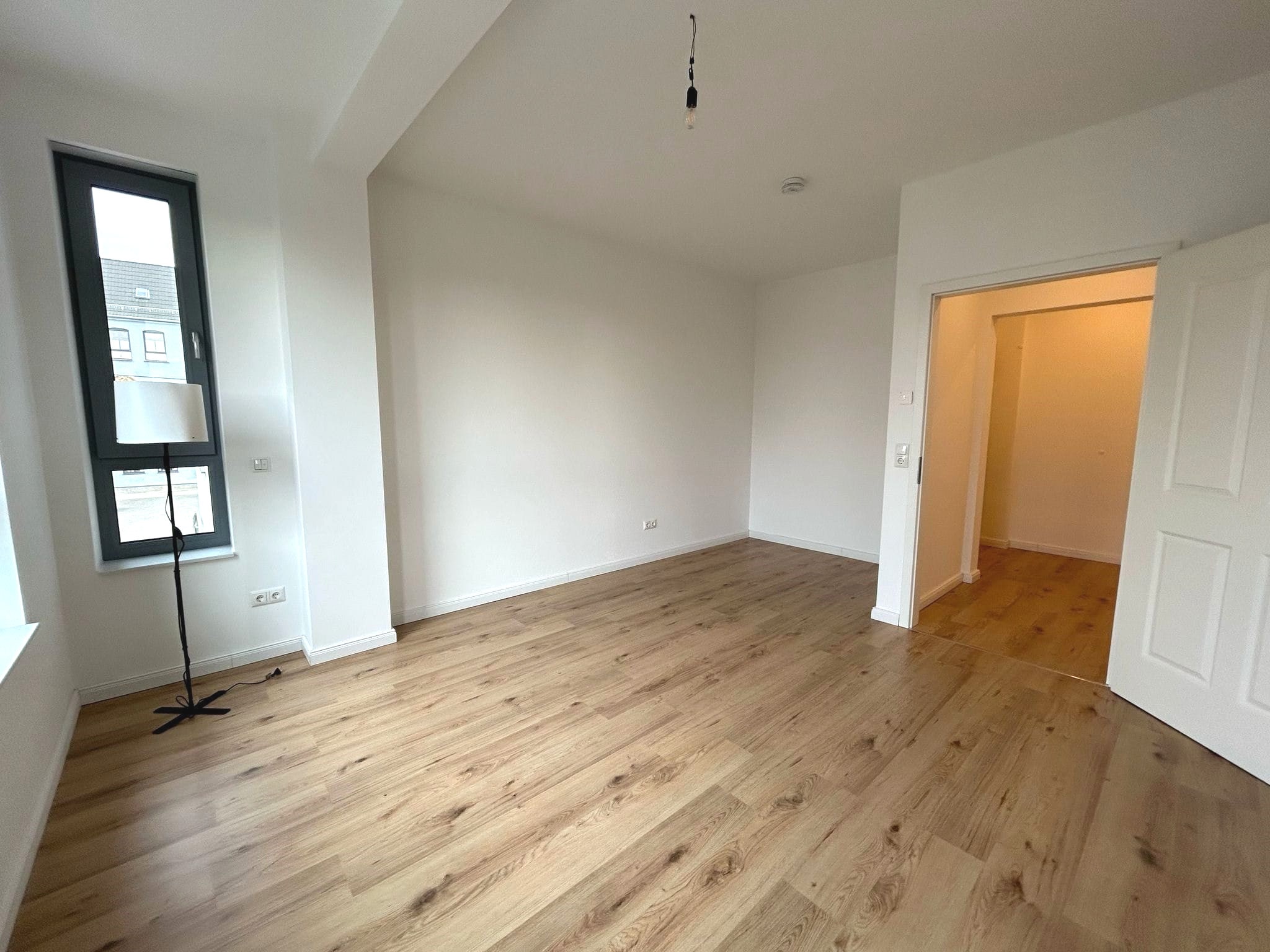Energieeffiziente und moderne 2-Zimmer-Wohnung mit Balkon in Elbnähe! – Magdeburg – Vorschaubild 2