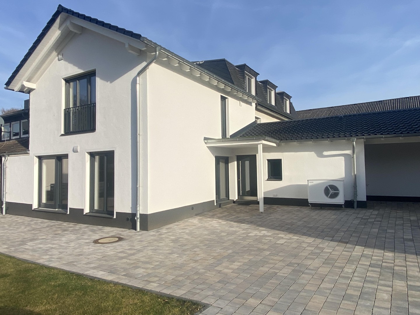 Provisionsfrei: Niedrigenergiehaus, bezugsfertig in Düsseldorf-Kalkum, Süd-West-Lage