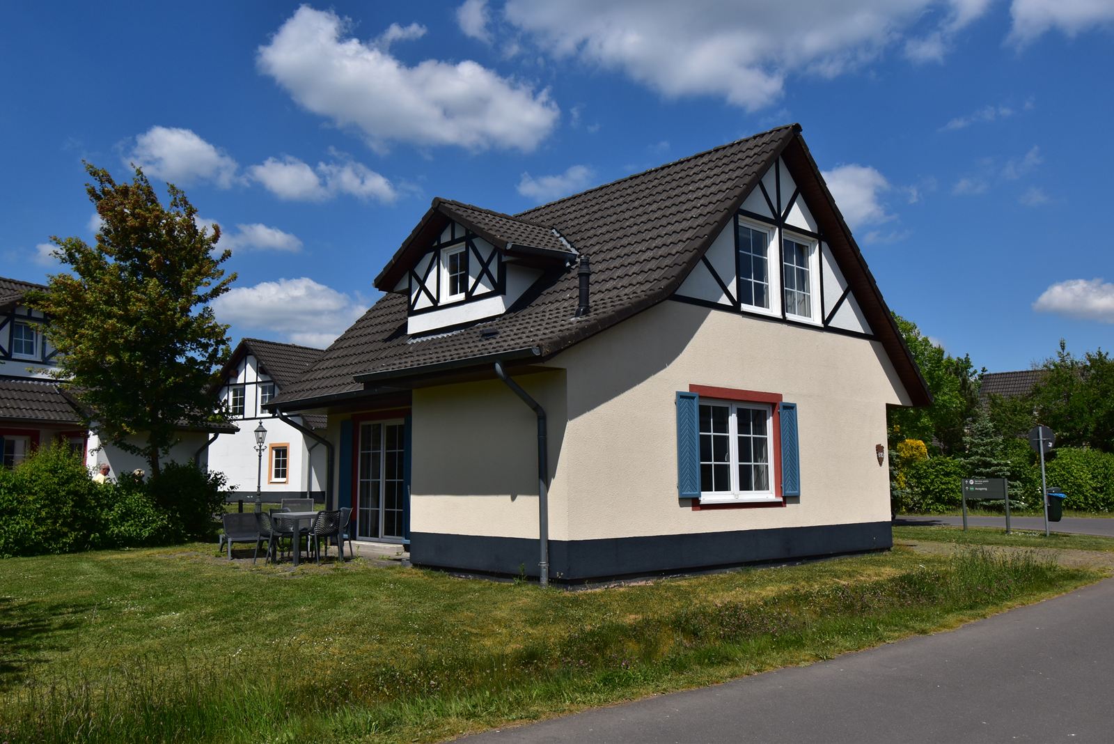 Freistehendes 4-Personen-Ferienhaus mit neuer Küche und 2 Bädern im Ferienresort Cochem (3553) – Cochem – Bild 1 von 23