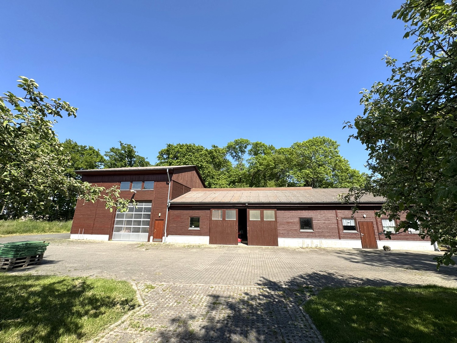 Landanwesen (2,9ha) mit großem Haus und Gewerbehalle – Liebschützberg – Vorschaubild 3