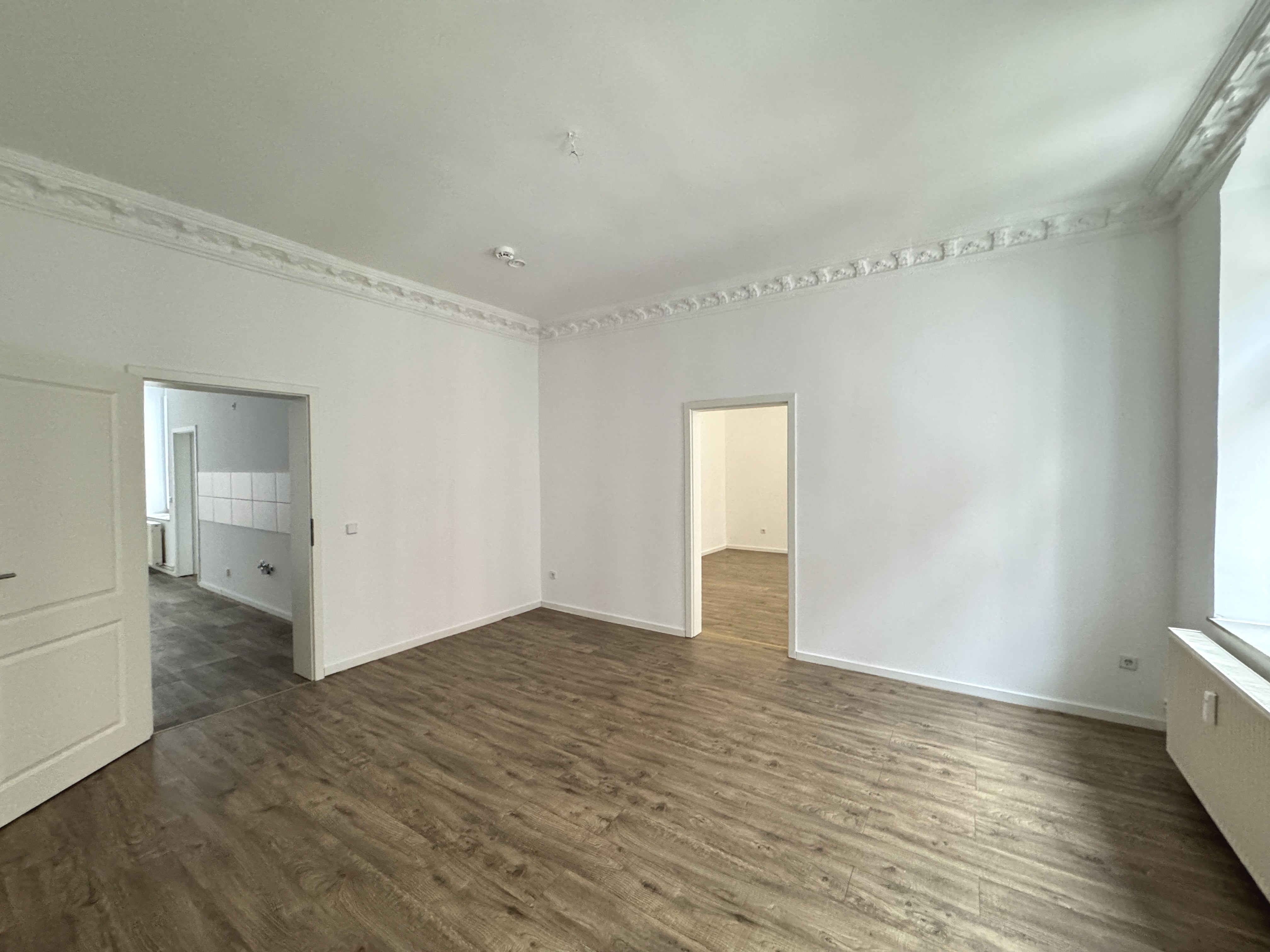 Komfortable 3-Raum-Wohnung mit großzügigem Grundriss – Magdeburg – Vorschaubild 3