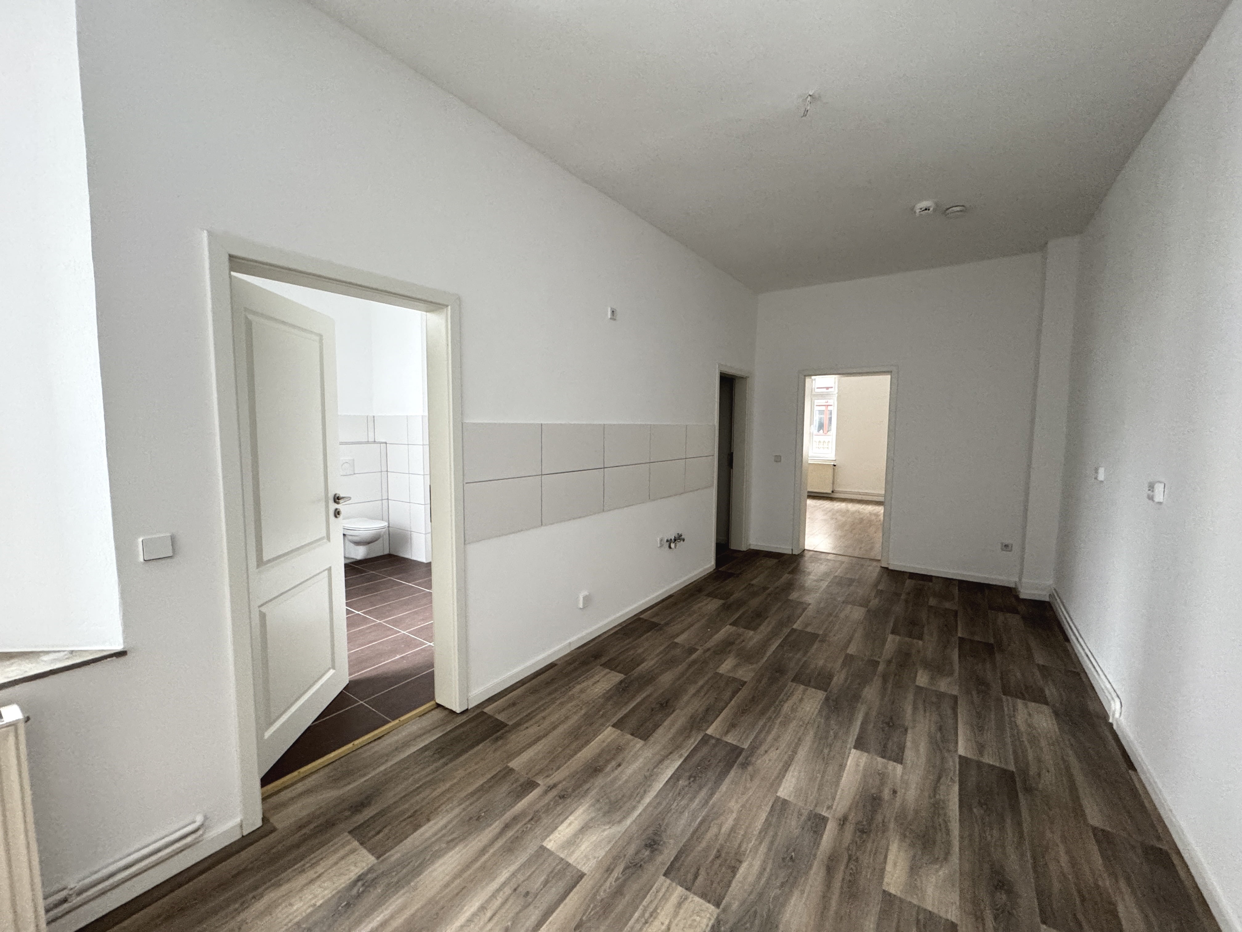 Komfortable 3-Raum-Wohnung mit großzügigem Grundriss – Magdeburg – Vorschaubild 12