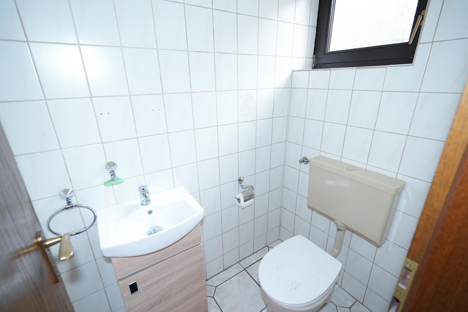 Immobilie in Kamp-Lintfort - Familienfreundliches Reihenmittelhaus in ruhiger Lage nahe Pappelsee mit Südgarten und Carport - Bild 3