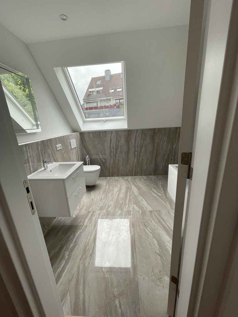 Erstbezug!! Wohnung mit 5 Zimmern im idyllischen Grün, möblierte Vermietung in einer Top-Lage