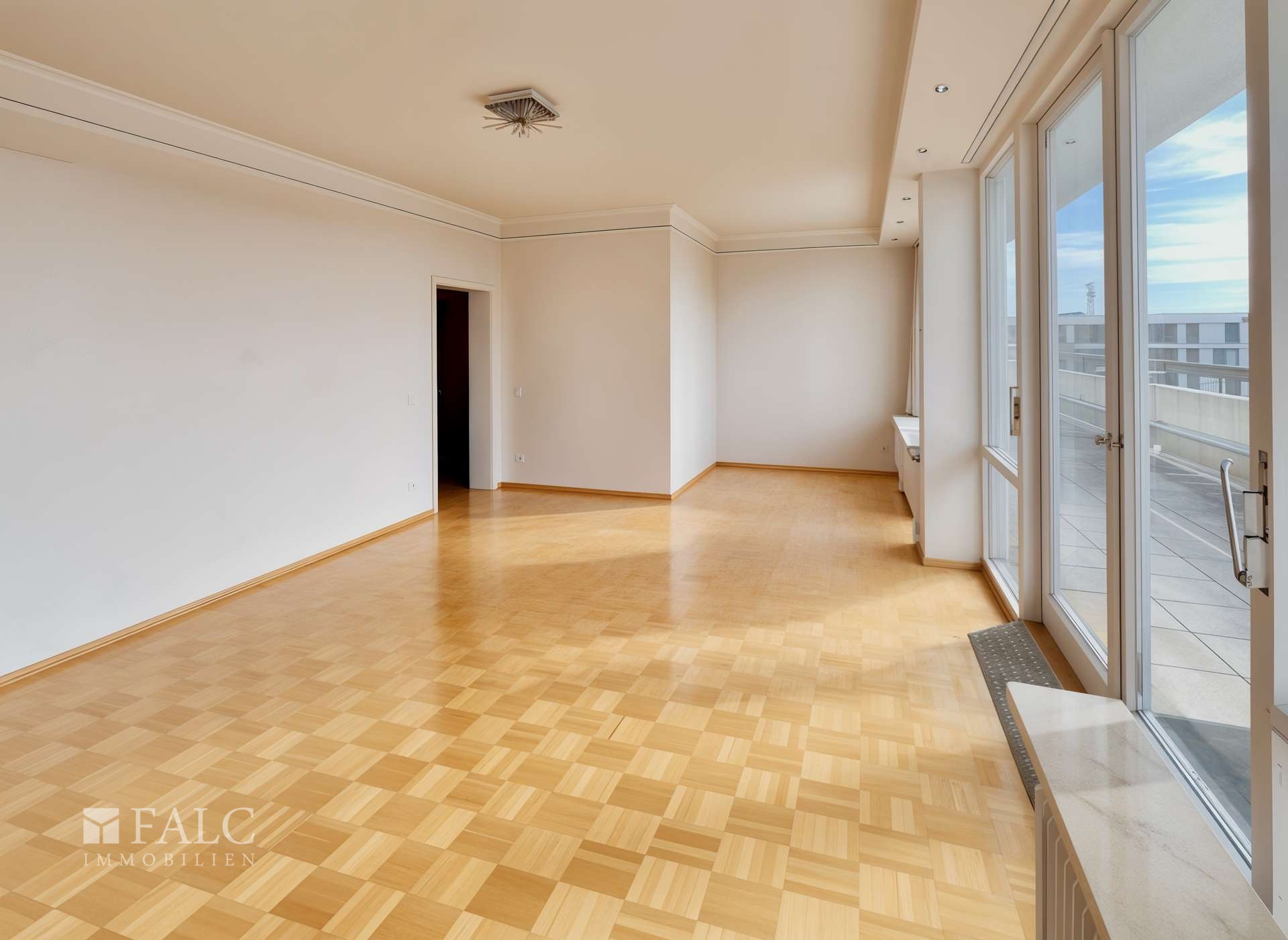 Immobilie in Gauting - Exklusive Penthouse-Wohnung mit großzügiger Dachterrasse und Bergpanorama - Bild 2