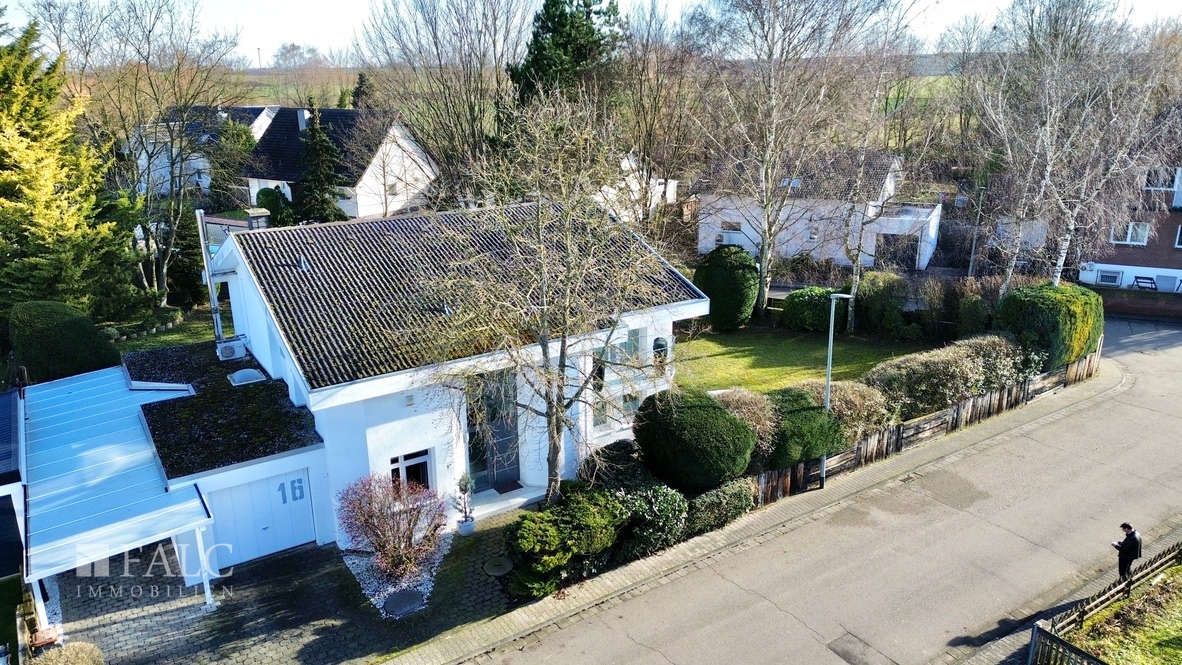 Exklusivität trifft Eleganz - Architektenhaus mit riesigem Garten – Dolgesheim – Vorschaubild 8