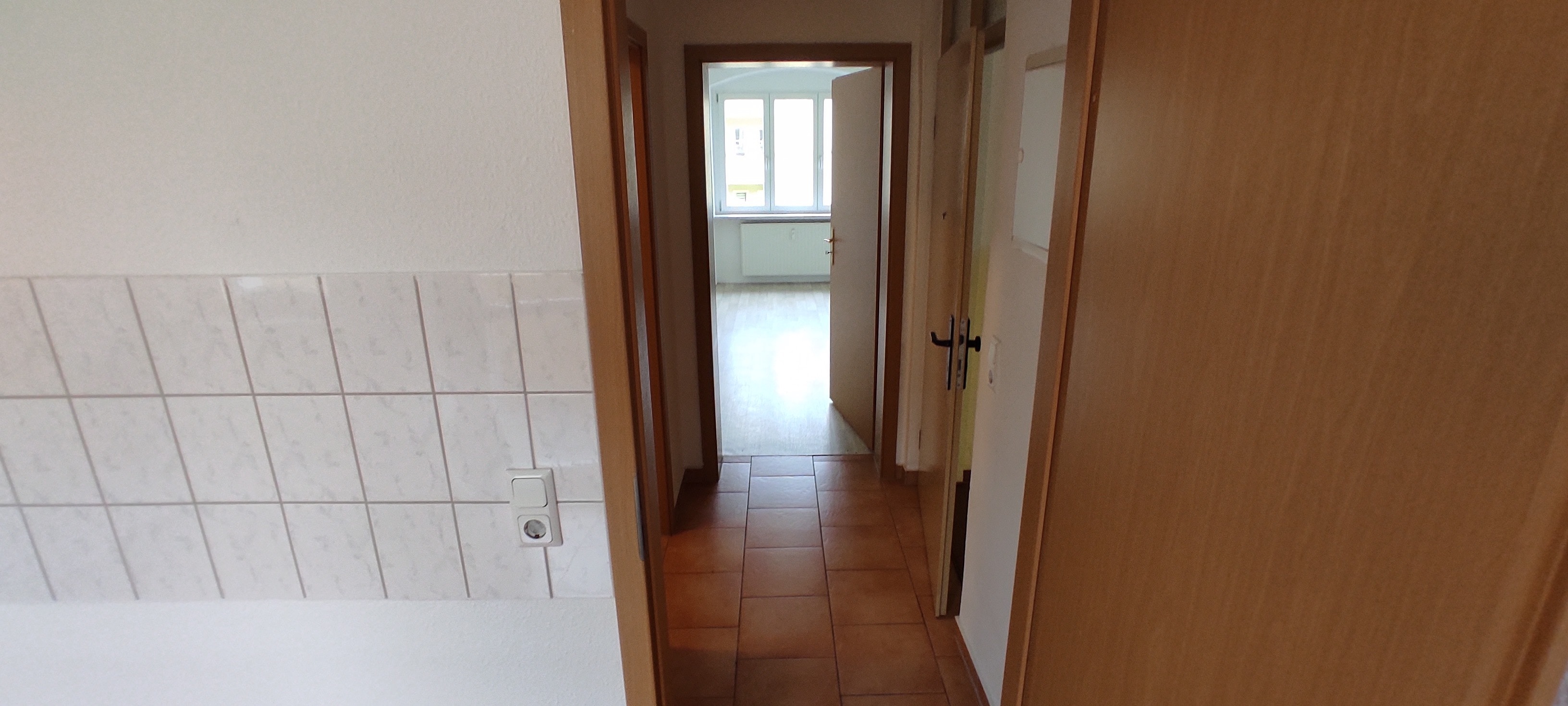 Freundlich helle 2-Raum-Wohnung für junge Pärchen – Magdeburg – Vorschaubild 3