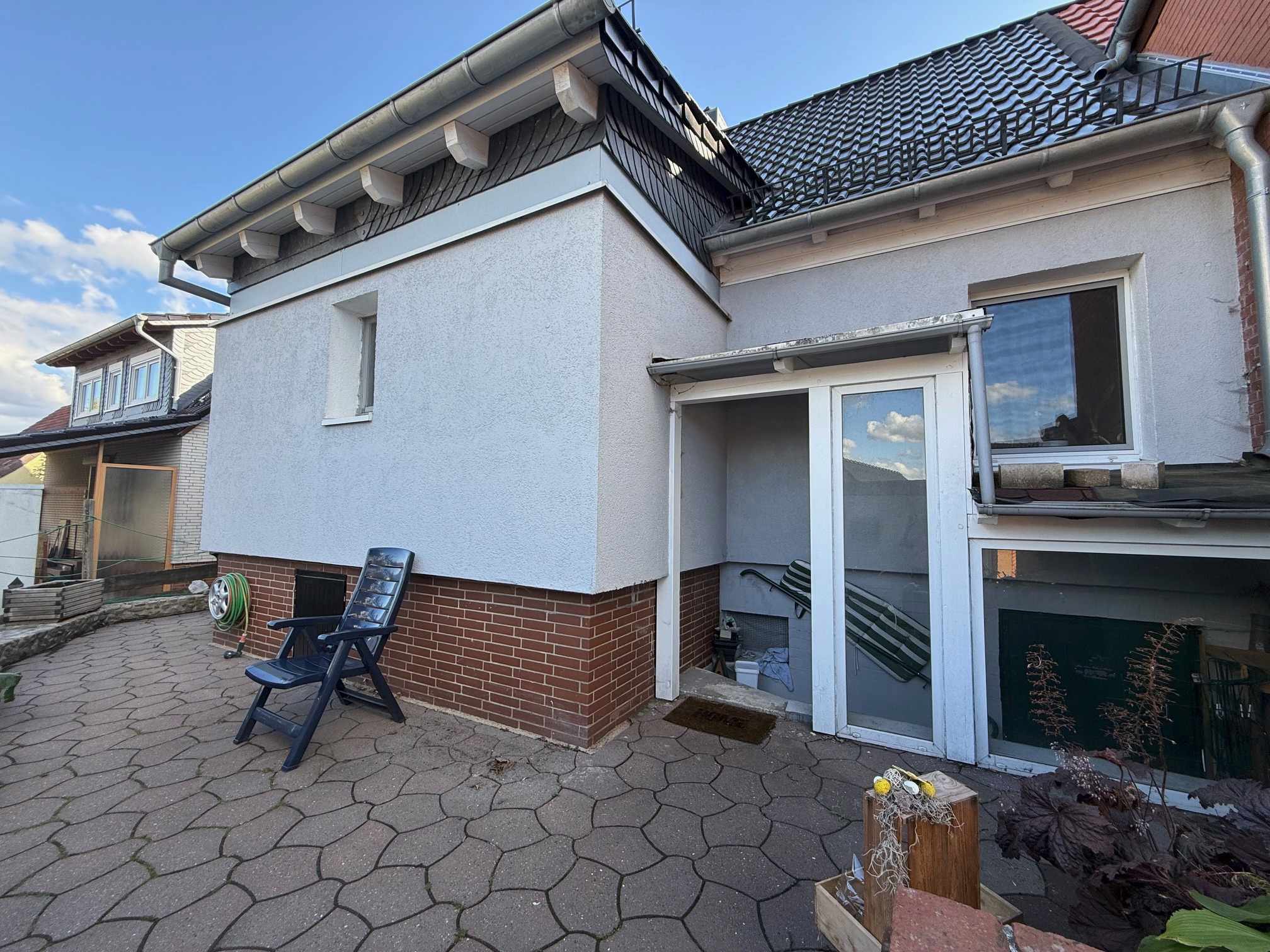 Gemütliche Doppelhaushälfte mit Garage und Gartenteich in Schöningen – Schöningen – Vorschaubild 2