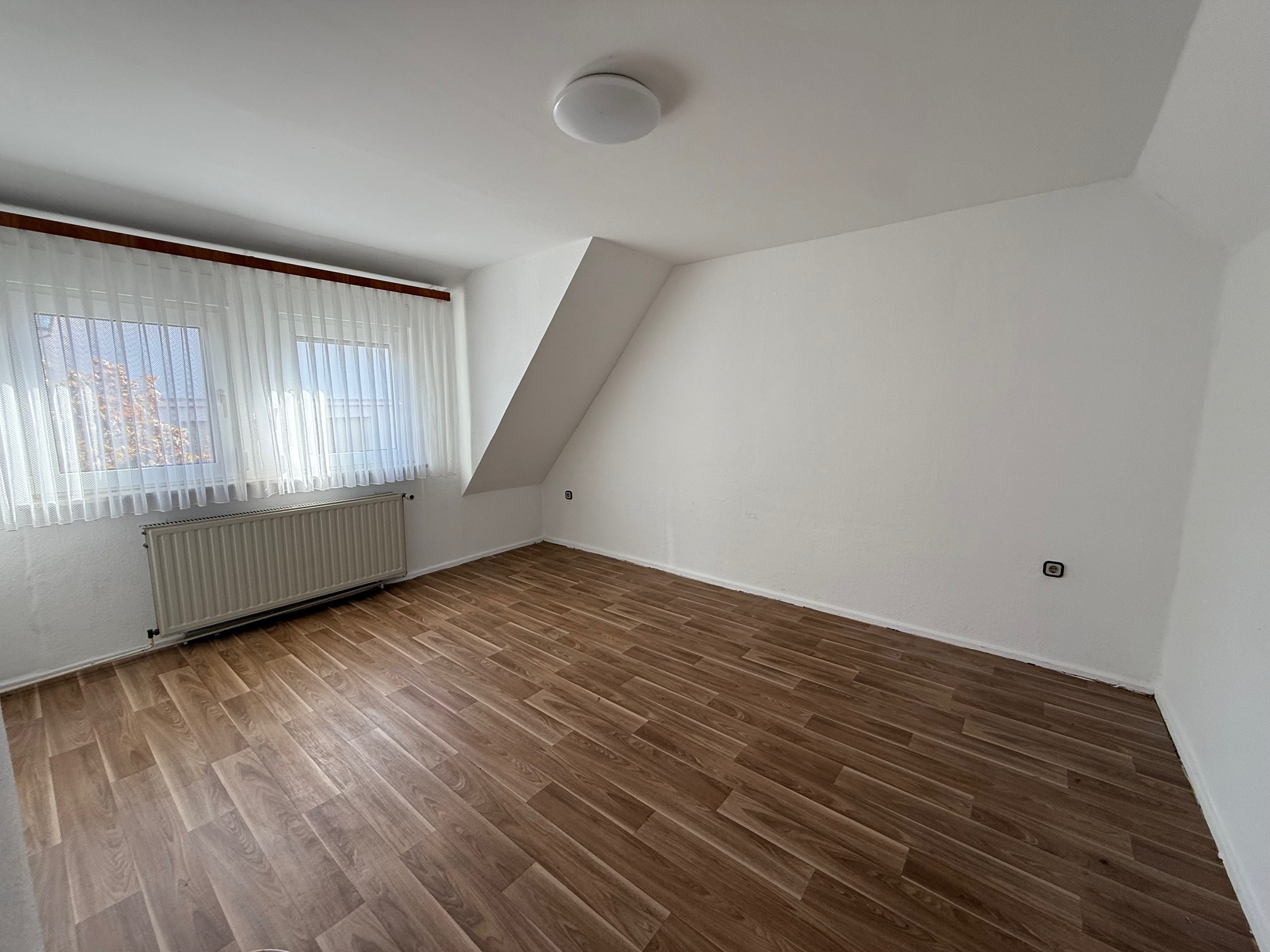 Gemütliche Doppelhaushälfte mit Garage und Gartenteich in Schöningen – Schöningen – Vorschaubild 9