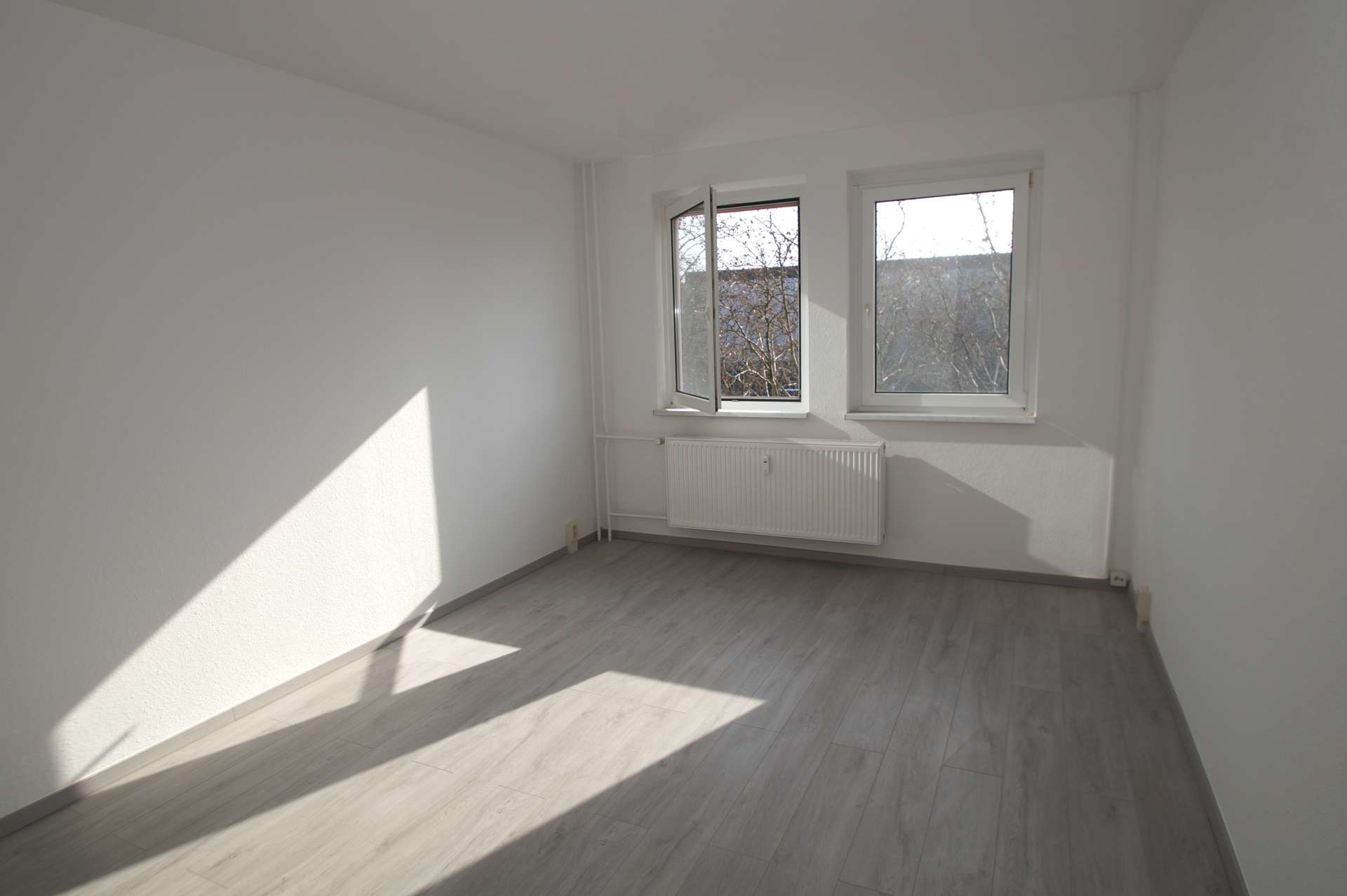 3-Zimmer-Wohnung mit Badewanne - Wohnberechtigungsschein erforderlich – Magdeburg – Vorschaubild 2