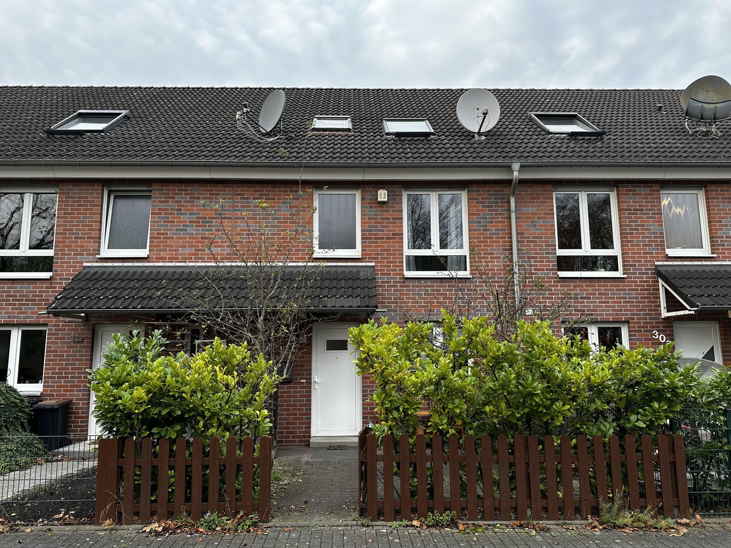 Möbliertes Reihenhaus mit Garten & Stellplatz in Köln Ossendorf zu vermieten!