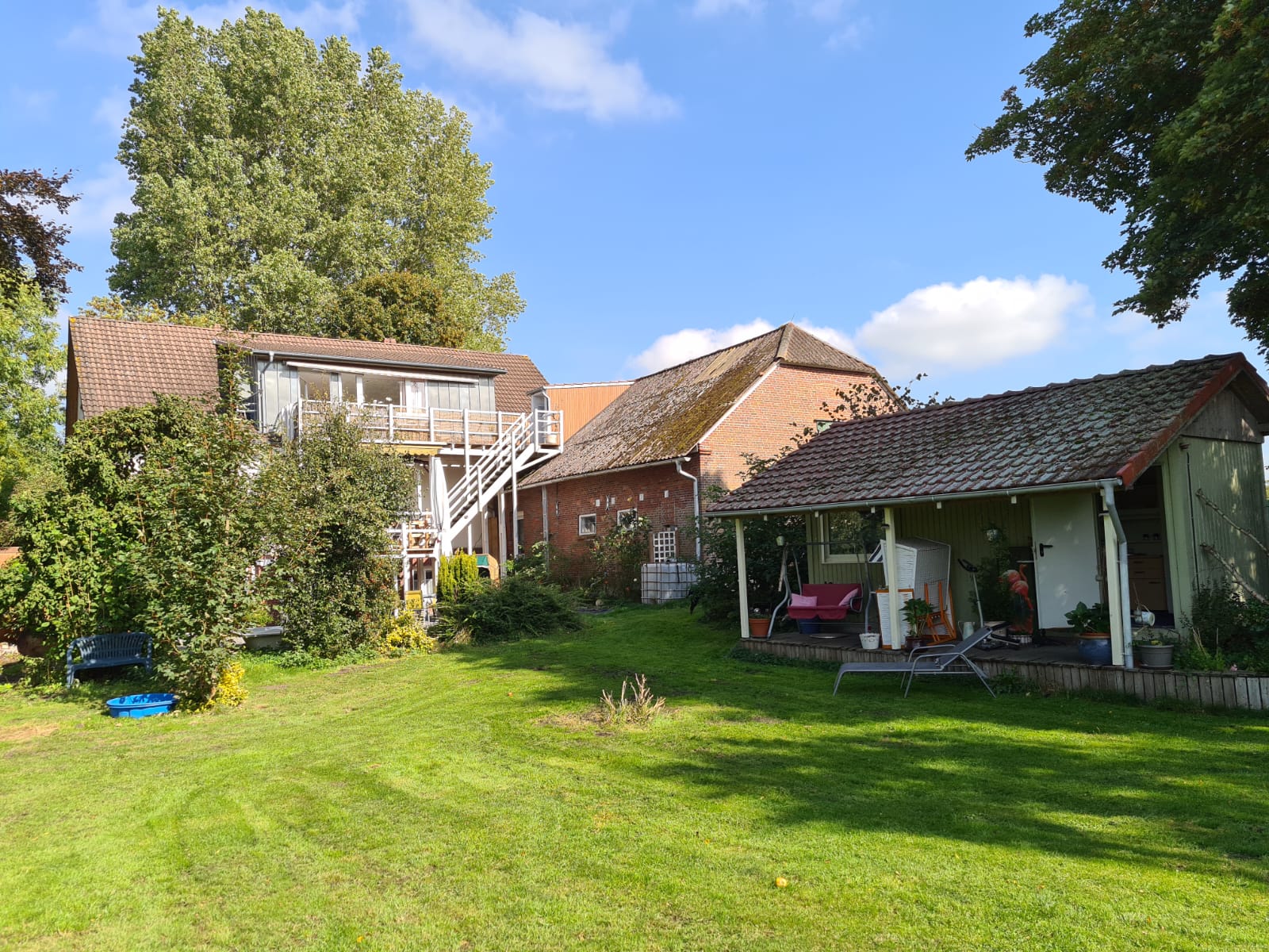Wohnhaus mit Einliegerwohnung und viel Nutzfläche auf 3.300 m² / Gemeinde Jade – Jade – Bild 1 von 30