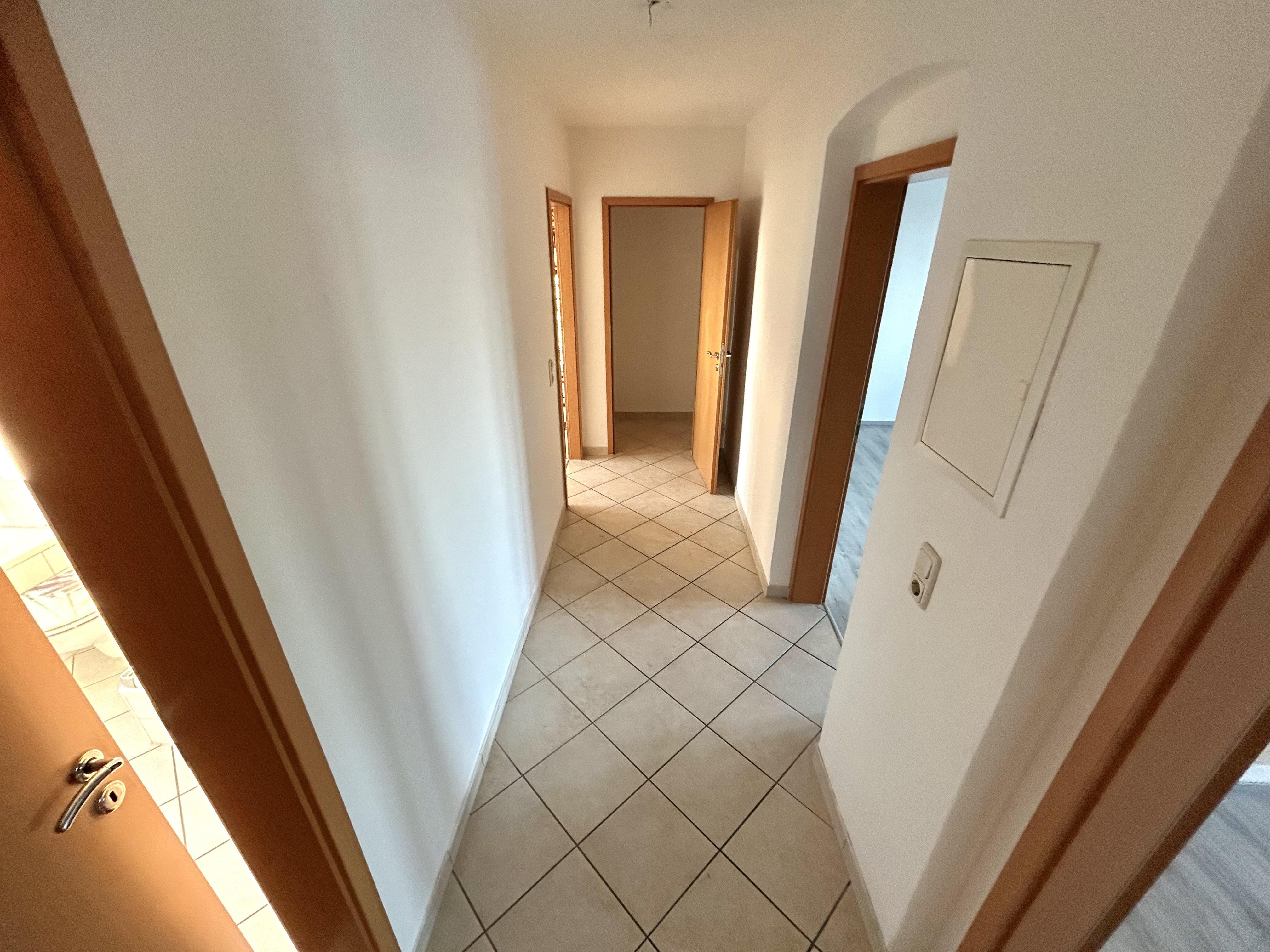 Charmante 2-Raum-Wohnung mit Blick ins Grüne – Magdeburg – Vorschaubild 3