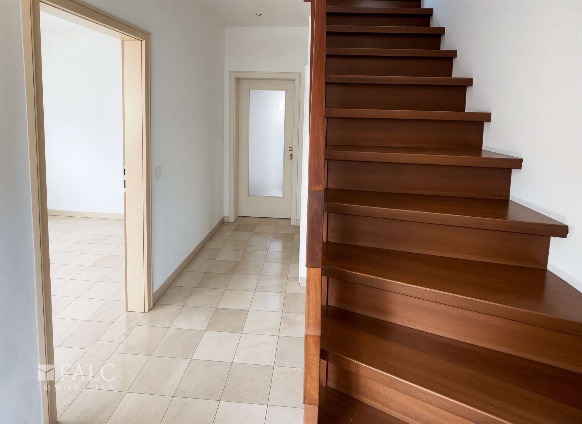 Zweifamilienhaus mit Halle, Werkstatt und Garagen – Mandelbachtal – Vorschaubild 9