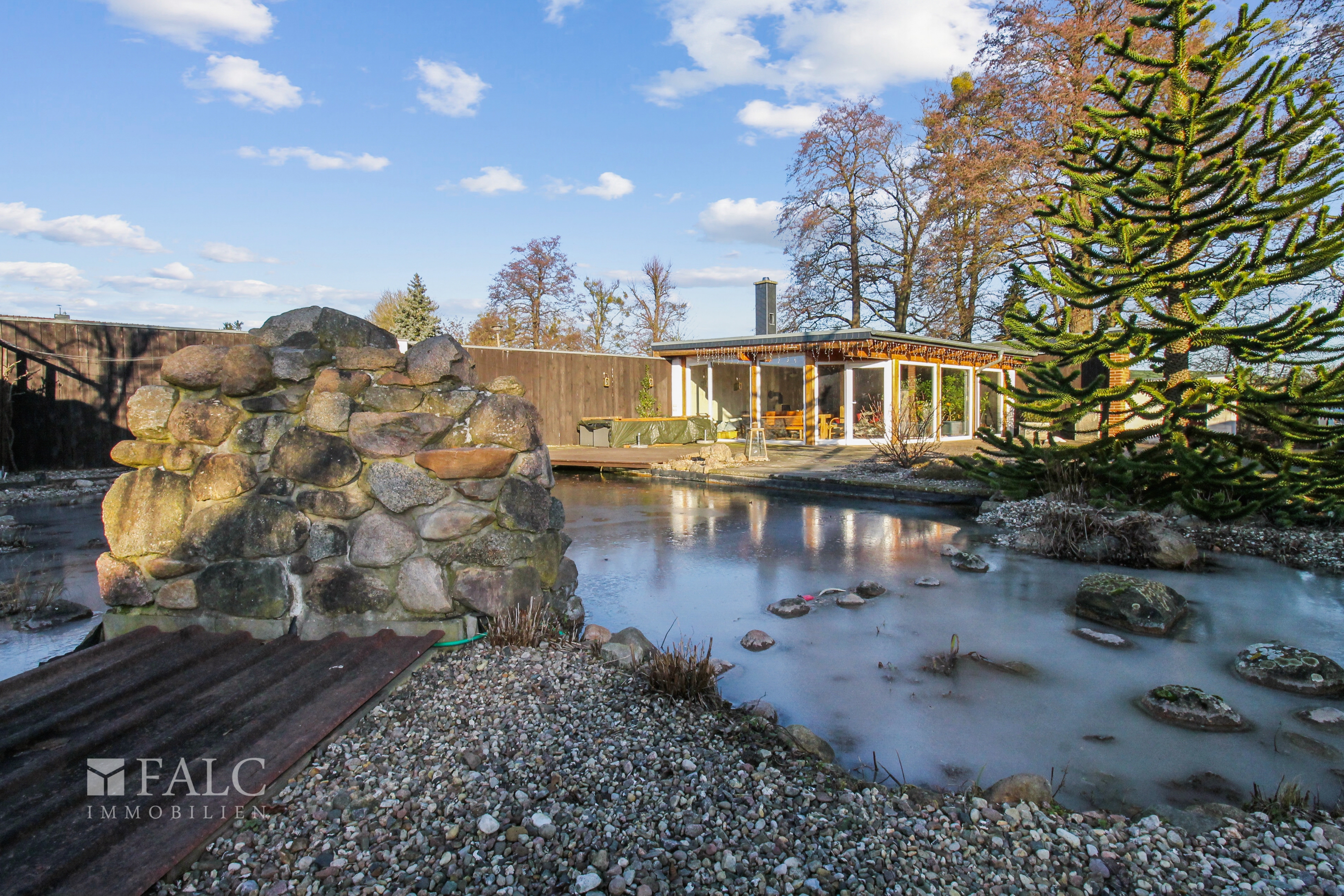 +++ Elegantes Zweifamilienhaus mit großem Garten, Badeteich inkl. Poolhaus +++ – Ludwigslust – Vorschaubild 4