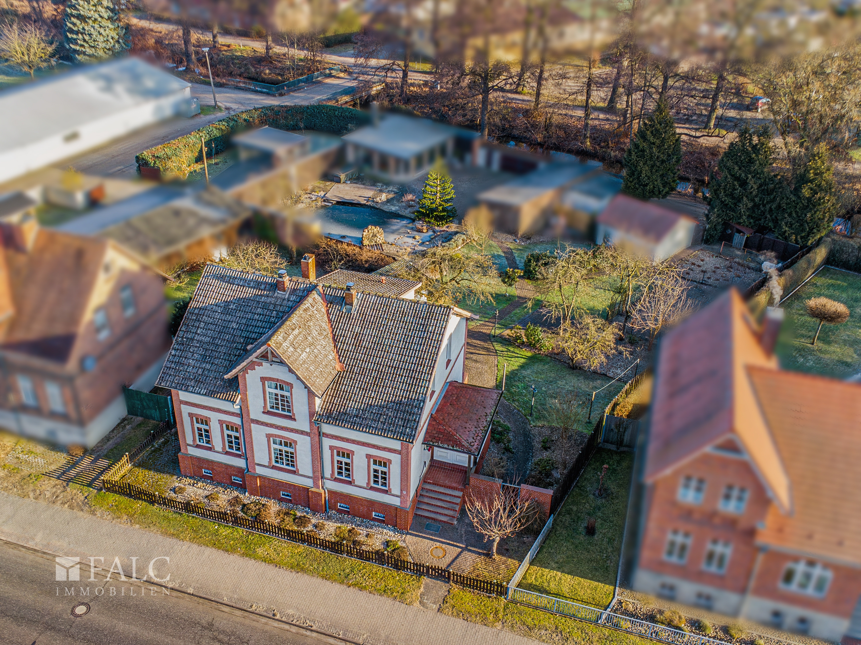 +++ Elegantes Zweifamilienhaus mit großem Garten, Badeteich inkl. Poolhaus +++ – Ludwigslust – Vorschaubild 7