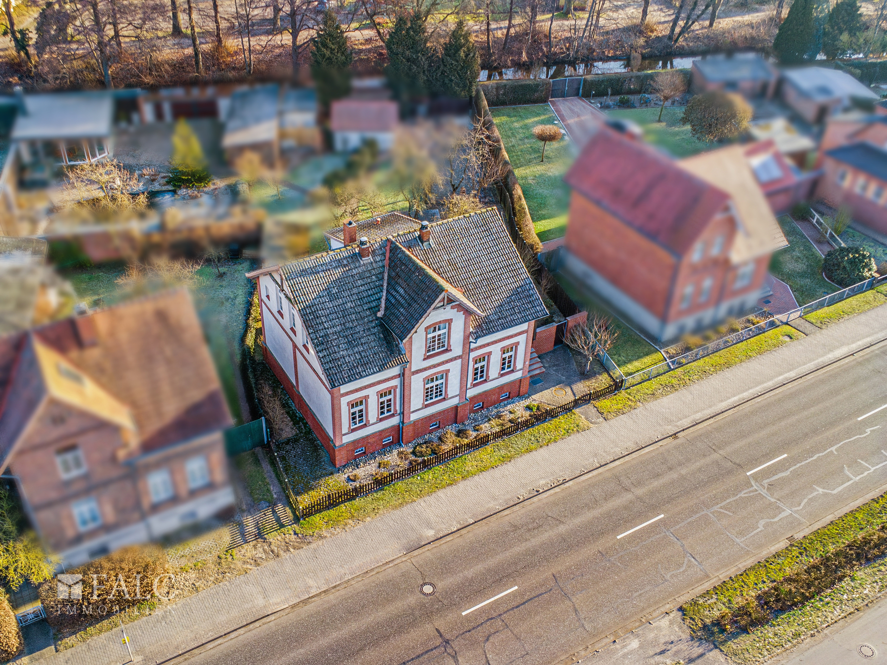 +++ Elegantes Zweifamilienhaus mit großem Garten, Badeteich inkl. Poolhaus +++ – Ludwigslust – Vorschaubild 8