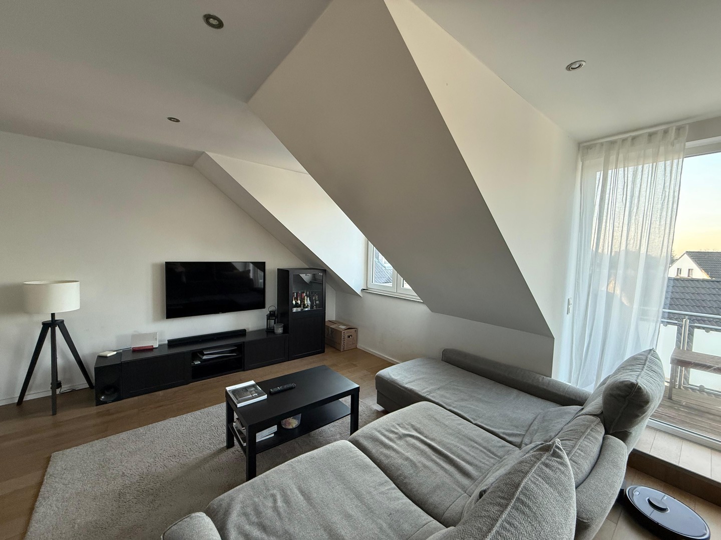 Charmante 2 Zimmer Dachgeschoss Wohnung