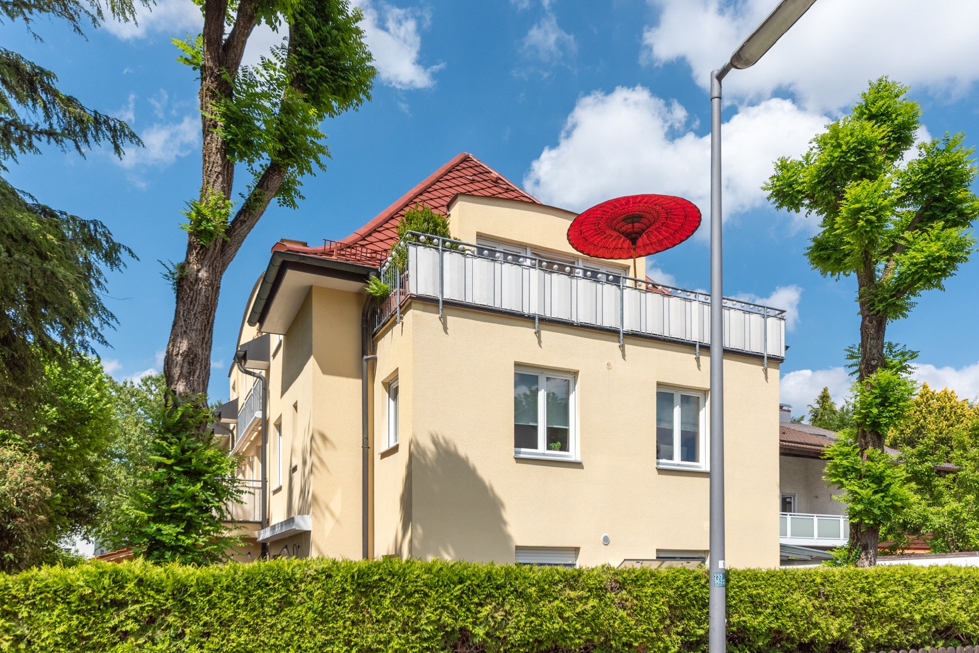 AIGNER - Lichtdurchflutete Dachgeschosswohnung mit sonnigem Balkon