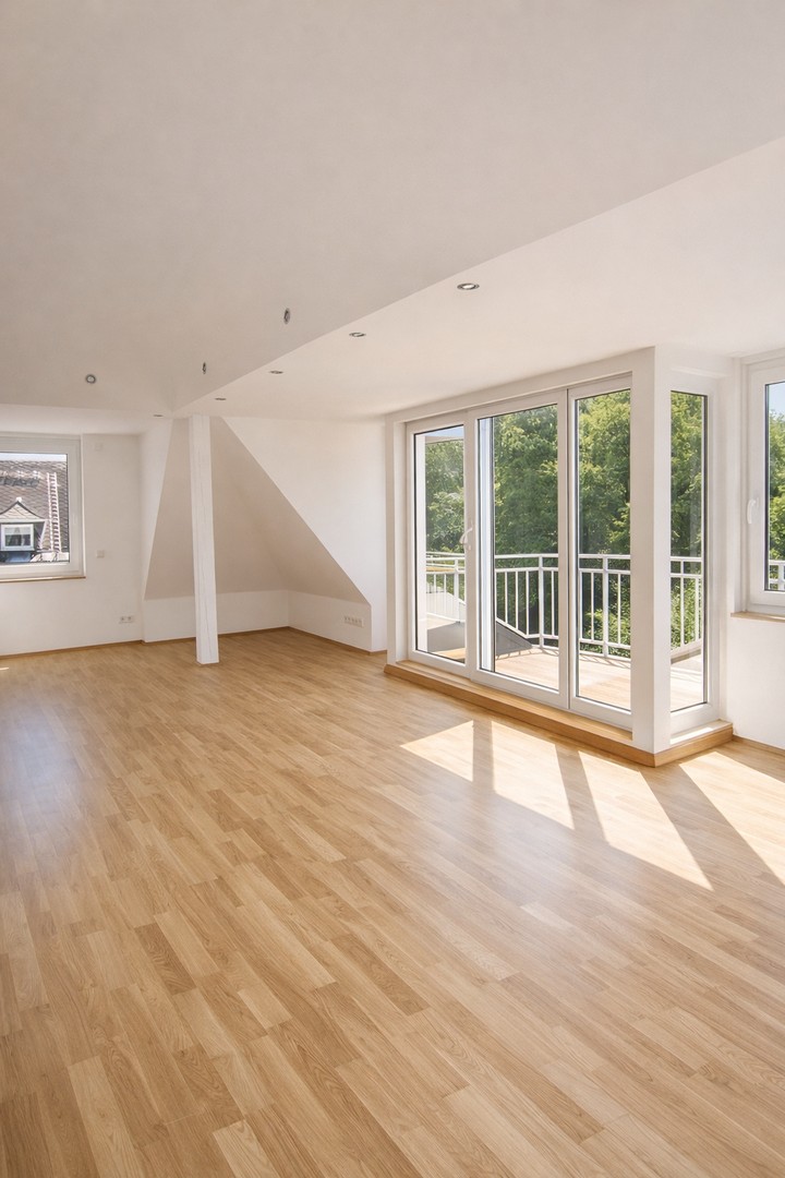 Sanierte sonnige 2-Zimmer DG Wohnung direkt am Benrather Schlosspark mit Klimaanlage