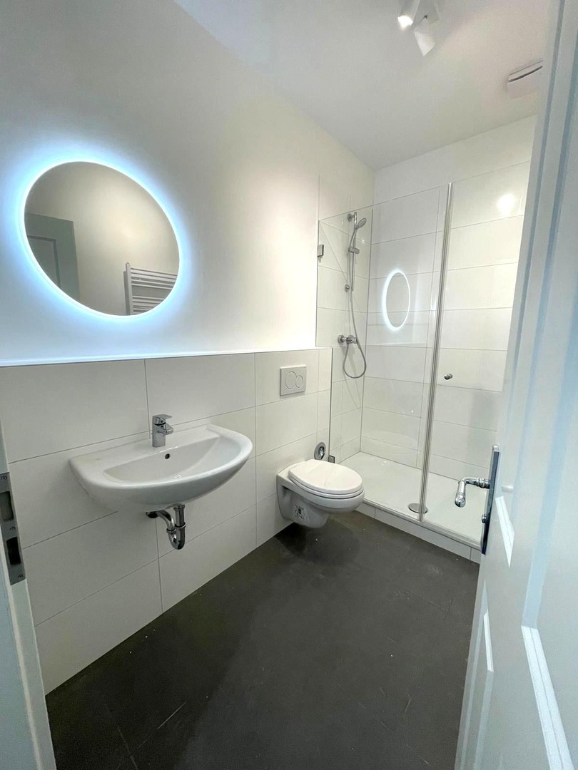 Sanierte Wohnung fußläufig zur Technischen Hochschule, HSPV NRW (Köln Deutz) und ÖPNV