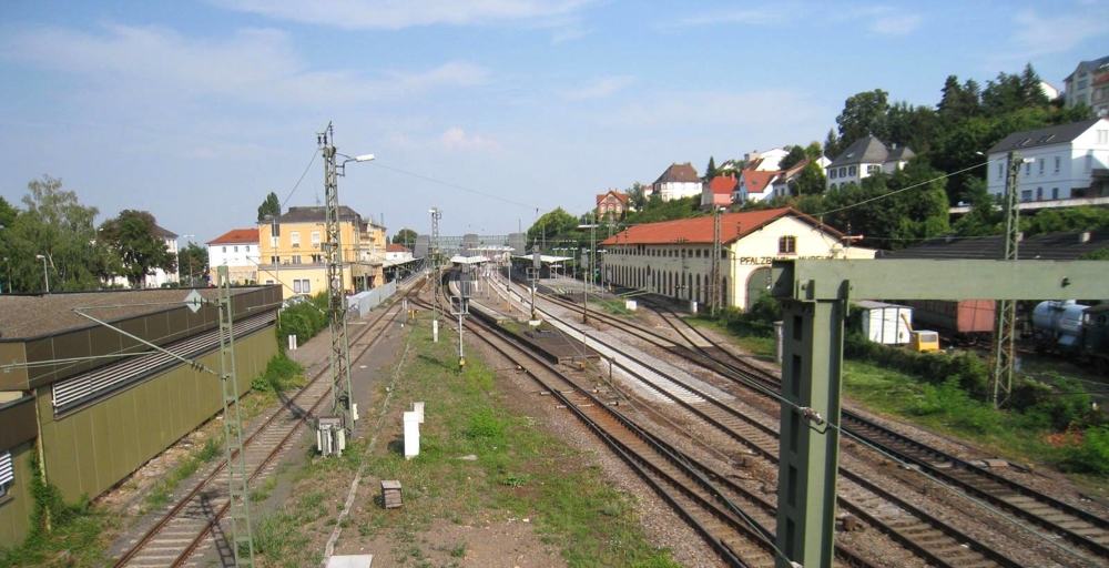 EHEMALIGE BANK, EHEMALIGES HOTEL... – Neustadt an der Weinstraße – Vorschaubild 60