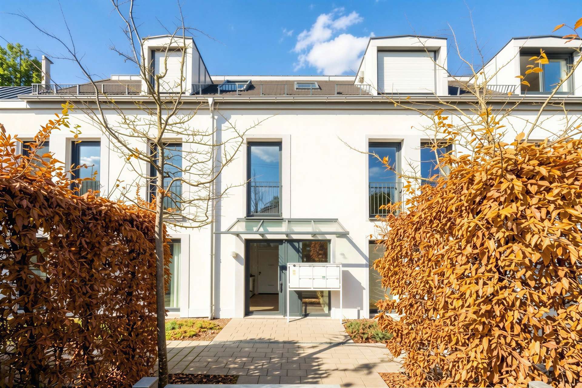 HEGERICH: Exklusive Gelegenheit - 4-Zimmer-Wohnung mit geräumigem Balkon in München-Moosach!