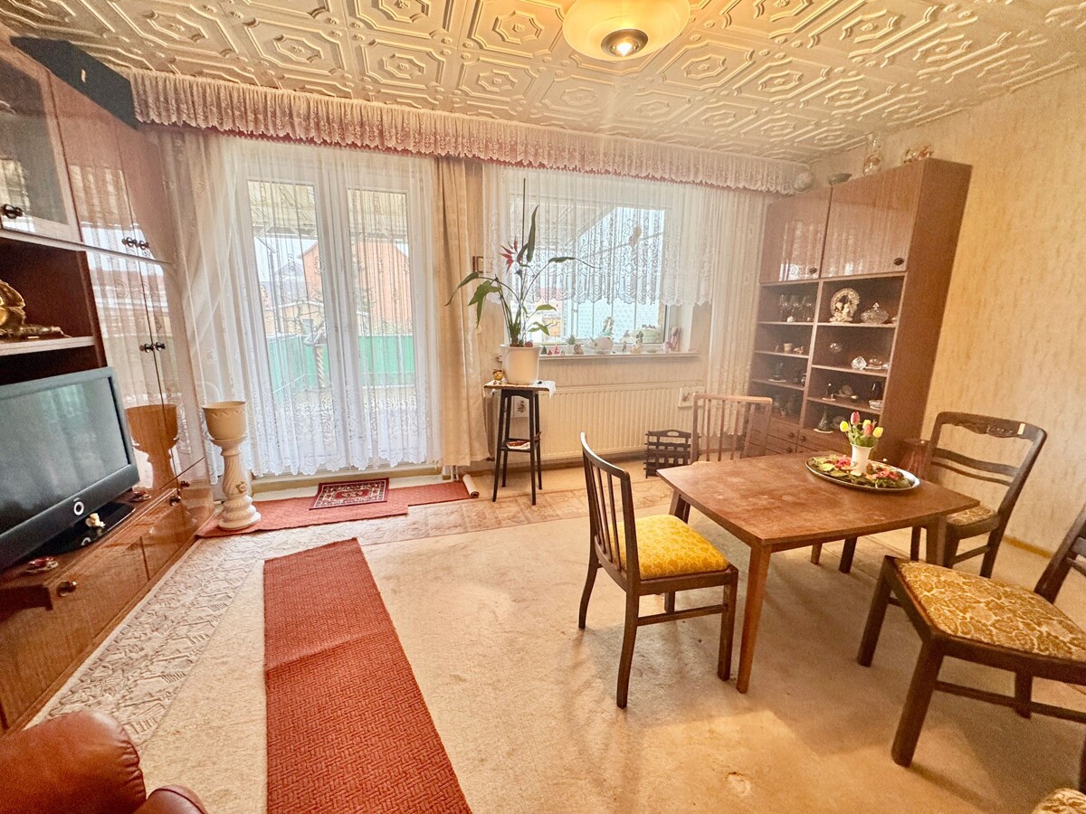 HORN IMMOBILIEN ++ Neubrandenburg Vogelviertel, gepflegtes Reihenmittelhaus mit Garage und Terrasse – Neubrandenburg – Vorschaubild 2