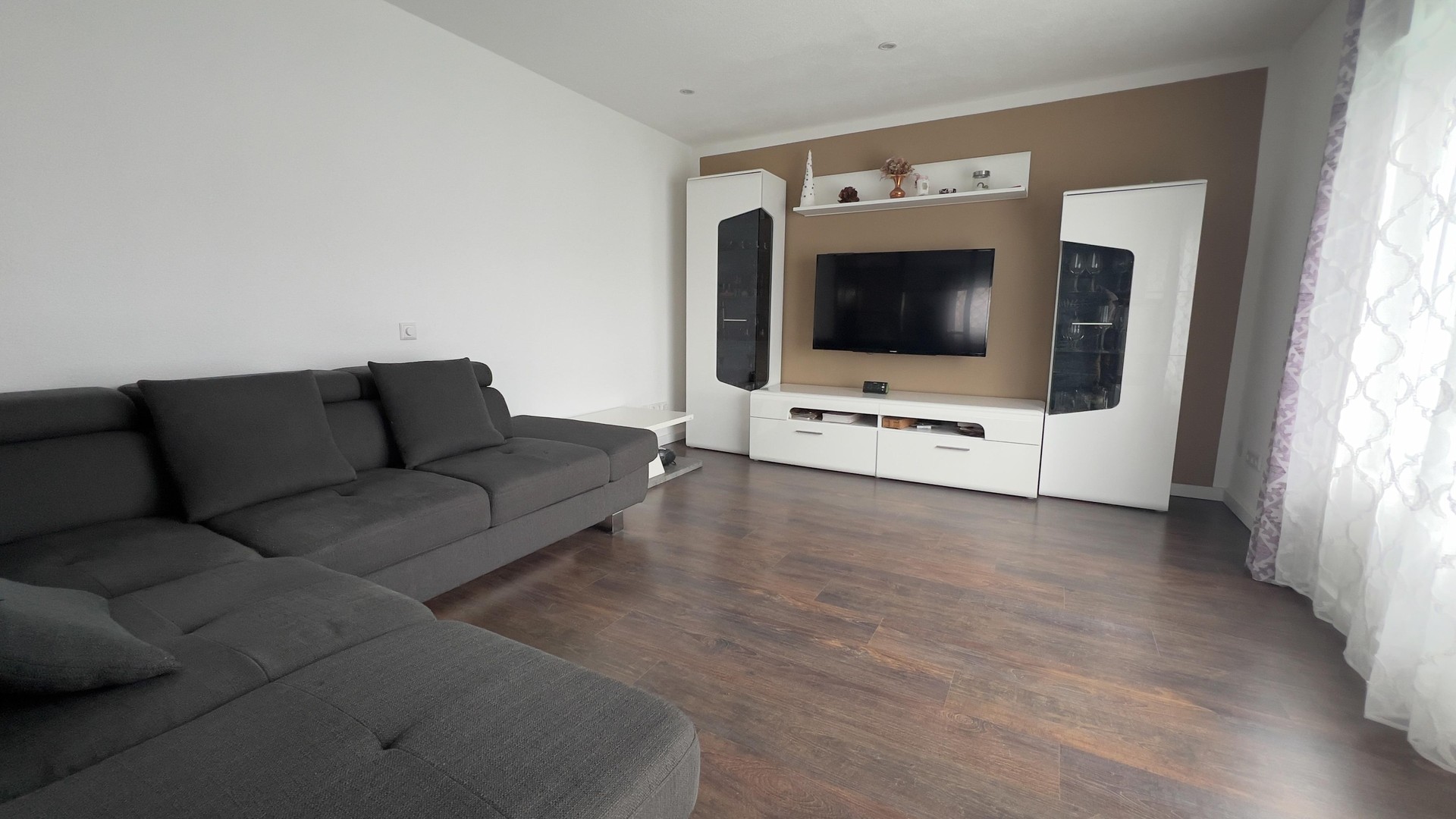 Helles 4,5 Zi. Einfamilienhaus mit großem Garten plus 130 m² vermietete Gewerbefläche