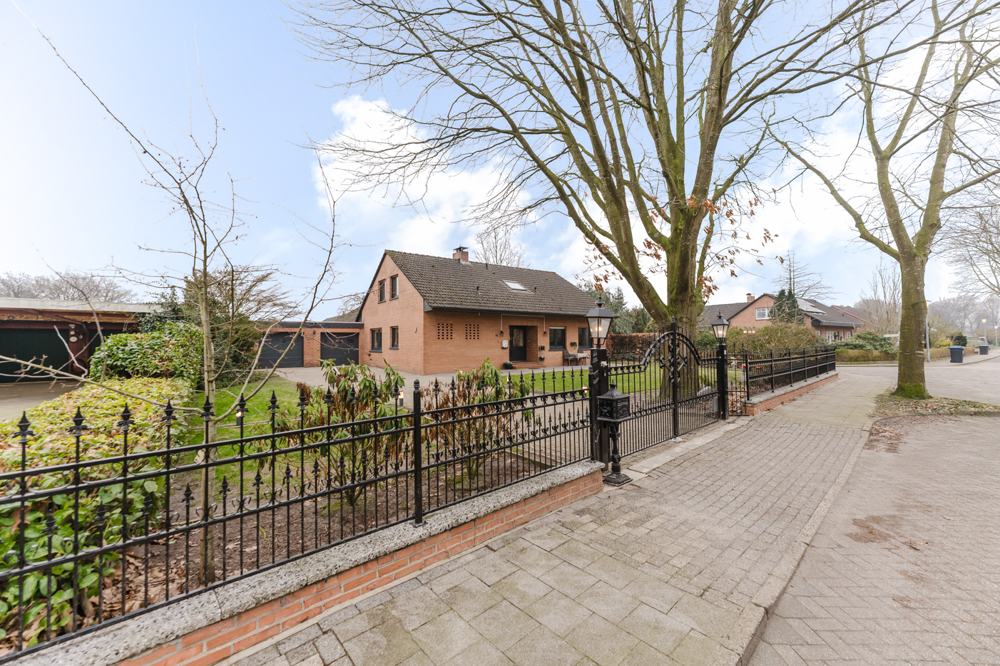 Exklusives Einfamilienhaus in bester Wohnlage von Emlichheim – Emlichheim – Vorschaubild 2