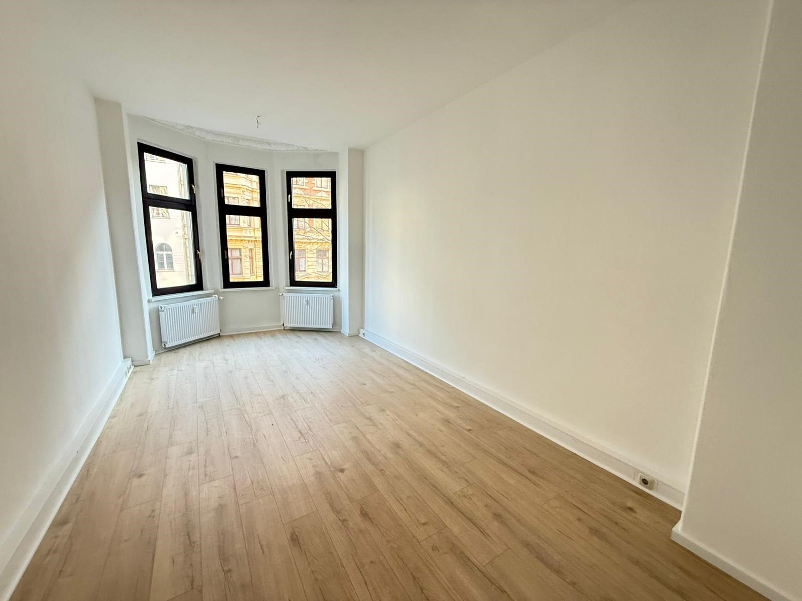 5-Raum-Wohnung direkt am Hasselbachplatz – Magdeburg – Vorschaubild 3