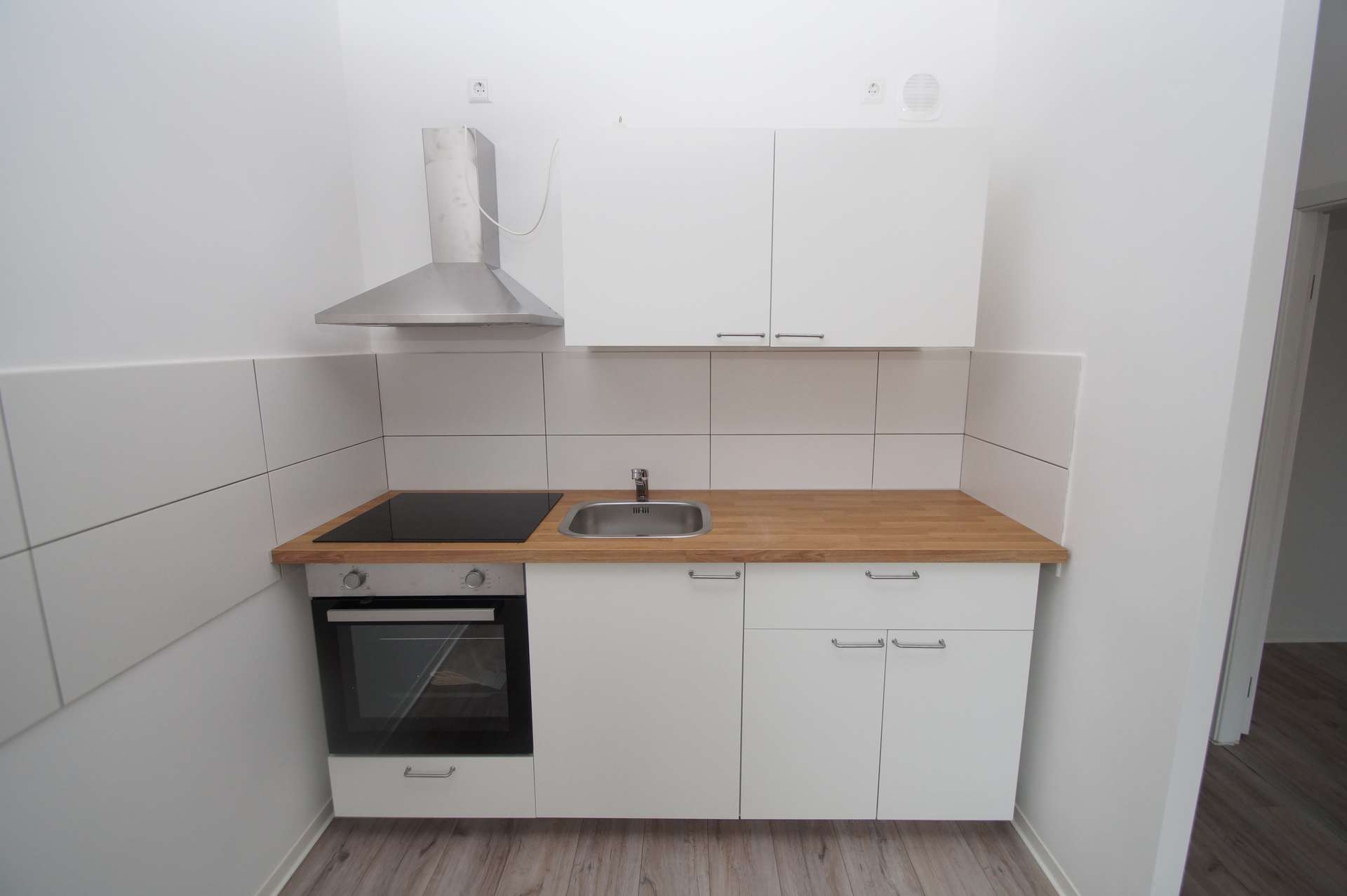 4-Zimmer-Wohnung mit BALKON, Bad mit Badewanne – Magdeburg – Vorschaubild 2
