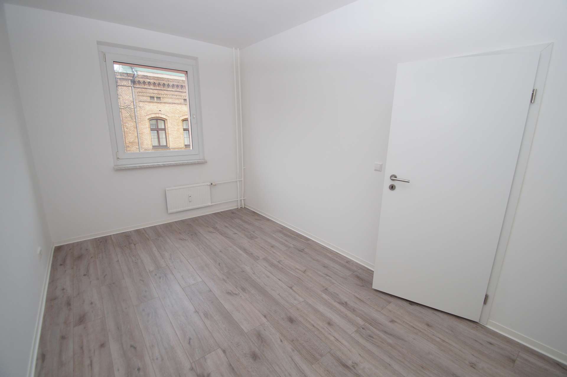4-Zimmer-Wohnung mit BALKON, Bad mit Badewanne – Magdeburg – Vorschaubild 5