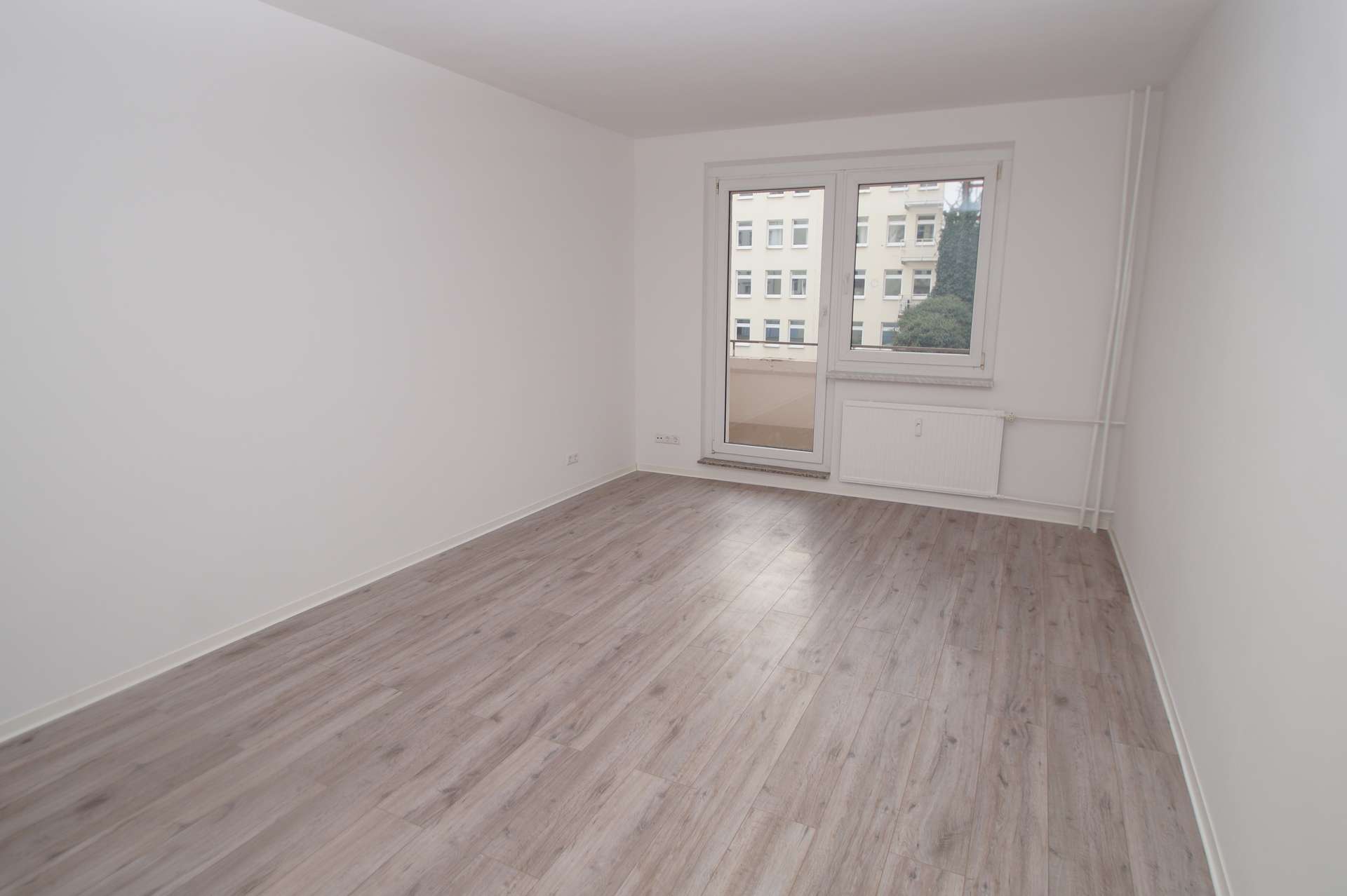 4-Zimmer-Wohnung mit BALKON, Bad mit Badewanne – Magdeburg – Vorschaubild 6