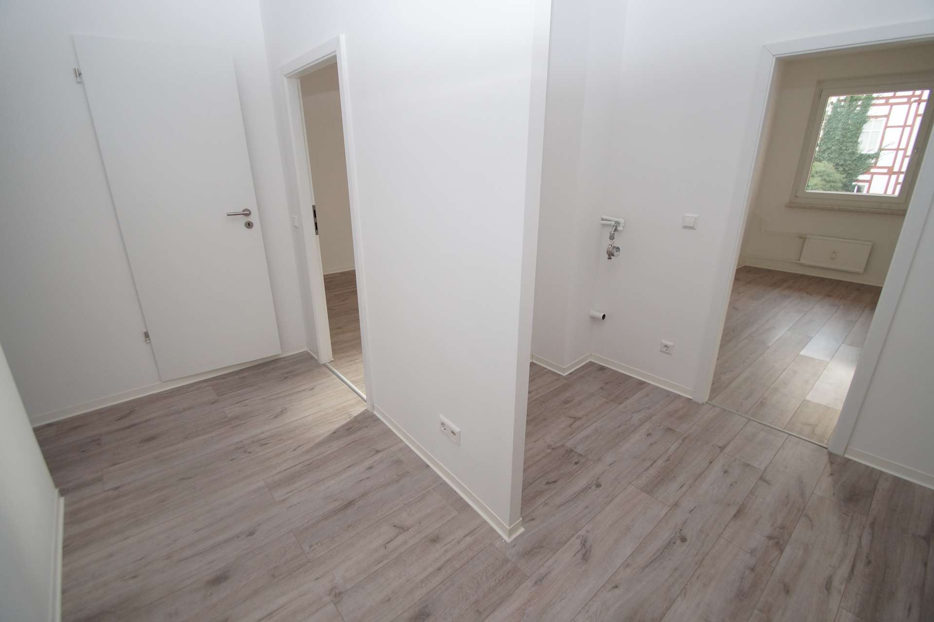 4-Zimmer-Wohnung mit BALKON, Bad mit Badewanne – Magdeburg – Vorschaubild 8