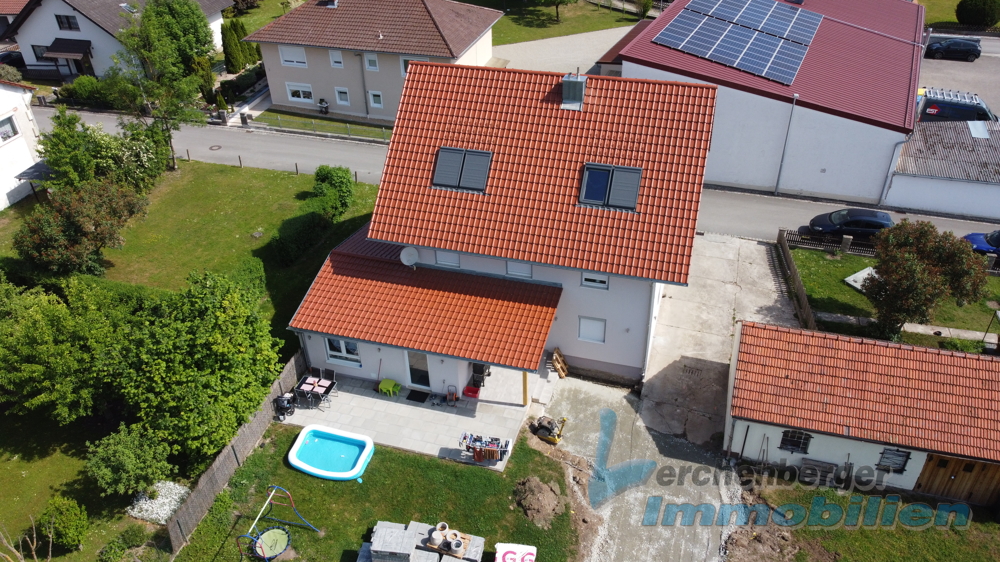 IMMOBILIEN LERCHENBERGER: Komplett saniertes Zweifamilienhaus in zentraler Lage von Wallersdorf – Wallersdorf – Vorschaubild 2