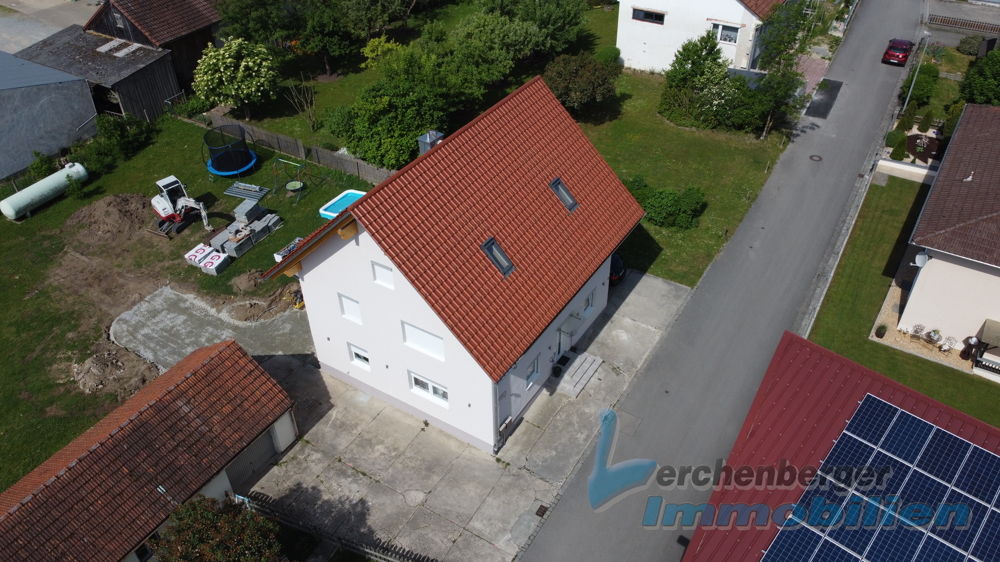 IMMOBILIEN LERCHENBERGER: Komplett saniertes Zweifamilienhaus in zentraler Lage von Wallersdorf – Wallersdorf – Vorschaubild 3