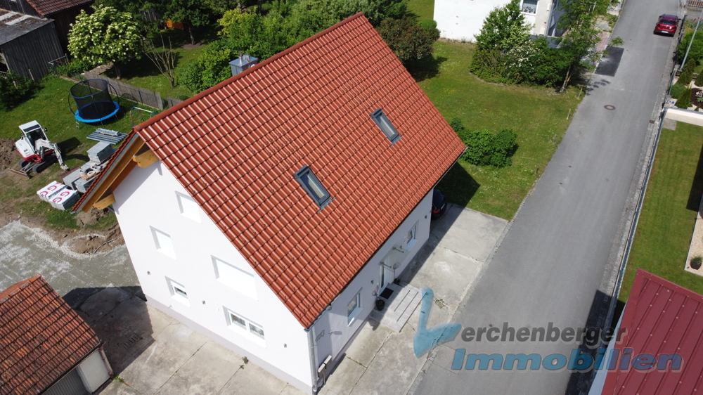 IMMOBILIEN LERCHENBERGER: Komplett saniertes Zweifamilienhaus in zentraler Lage von Wallersdorf – Wallersdorf – Vorschaubild 4