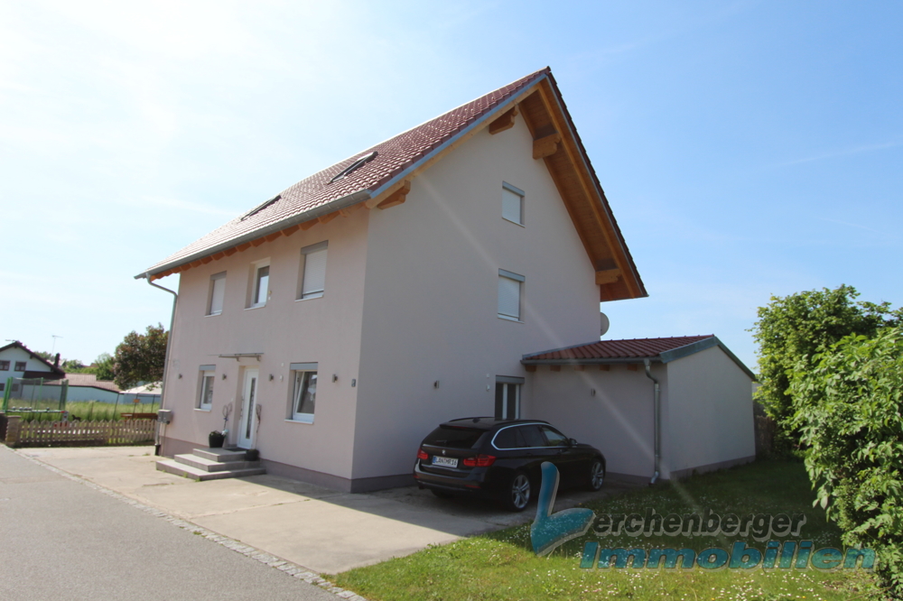 IMMOBILIEN LERCHENBERGER: Komplett saniertes Zweifamilienhaus in zentraler Lage von Wallersdorf – Wallersdorf – Vorschaubild 13