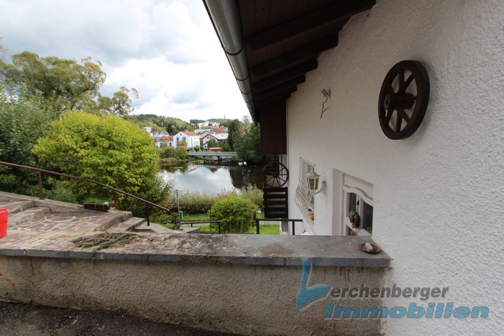 Natur pur! Wohnhaus mit Einliegerwohnung in toller Naturlage in Regen – Regen – Vorschaubild 2