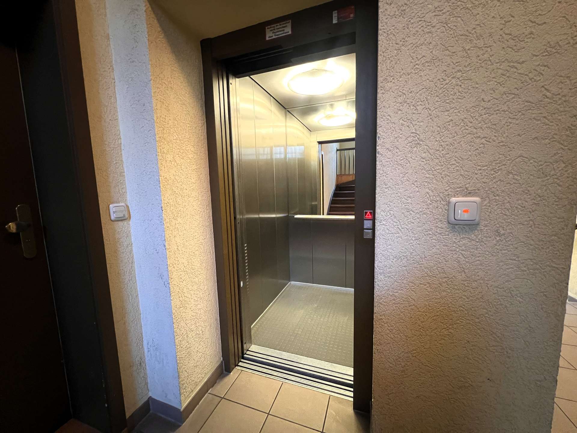 Property thumbnail 2