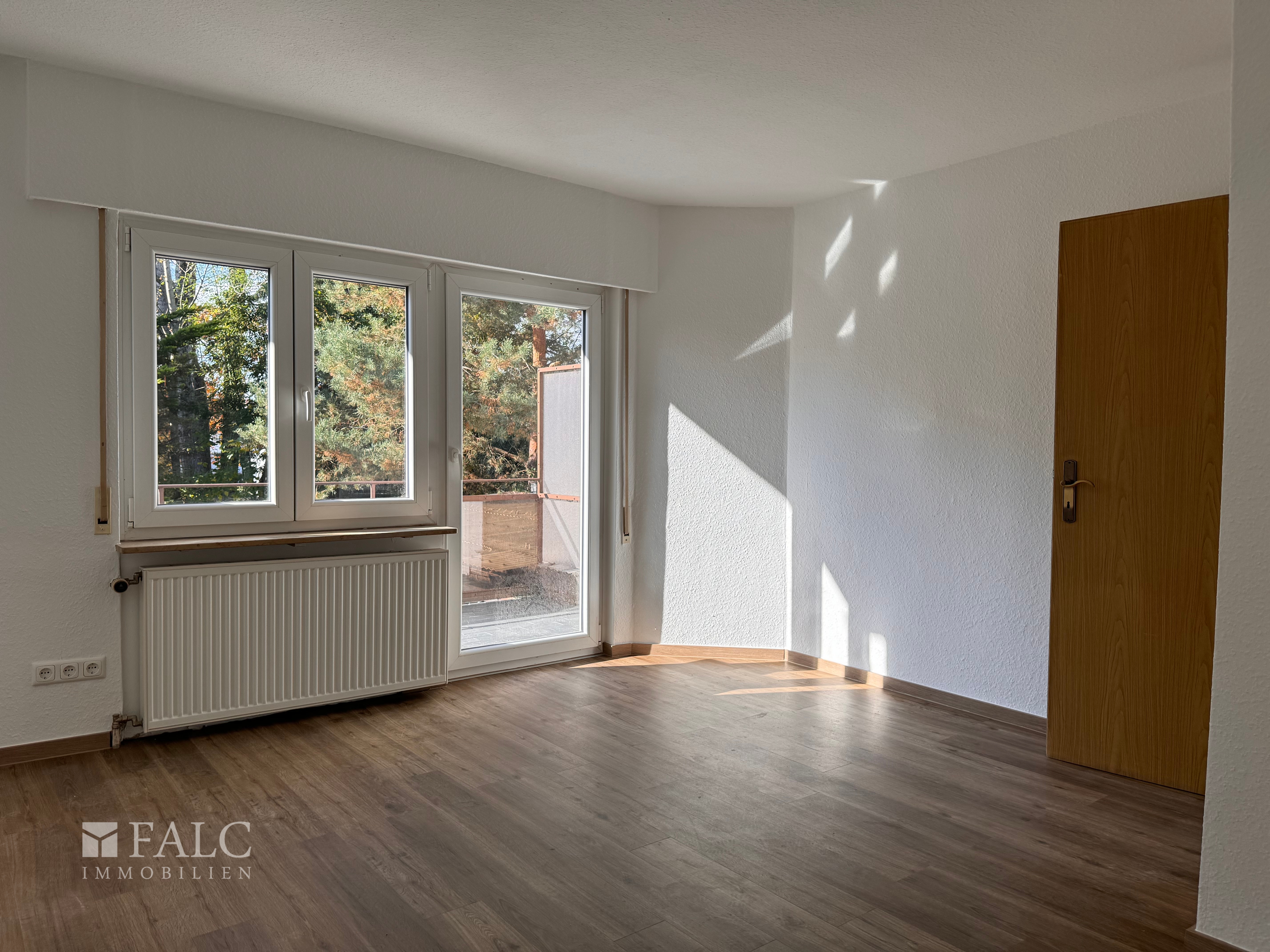 "Ruhig gelegenes Wohnhaus mit großzügiger Raumaufteilung, Werkstatt und Stellplätzen in Darmstadt" – Darmstadt – Vorschaubild 4