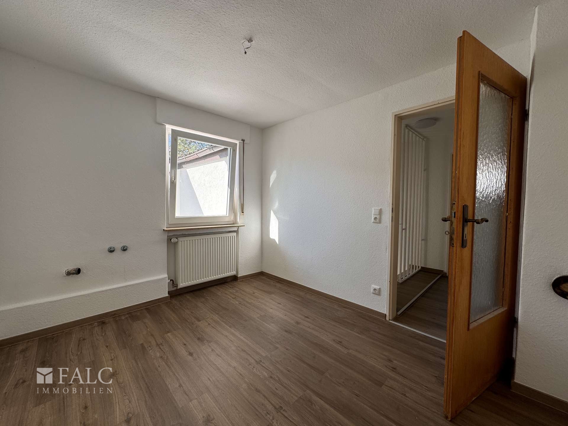 "Ruhig gelegenes Wohnhaus mit großzügiger Raumaufteilung, Werkstatt und Stellplätzen in Darmstadt" – Darmstadt – Vorschaubild 10