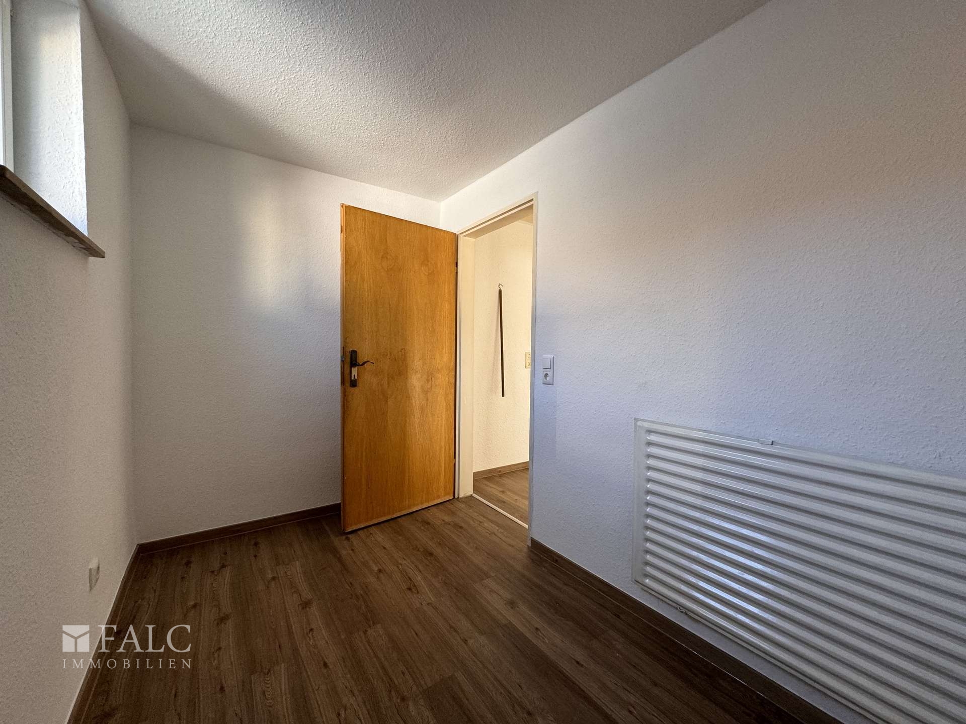 "Ruhig gelegenes Wohnhaus mit großzügiger Raumaufteilung, Werkstatt und Stellplätzen in Darmstadt" – Darmstadt – Vorschaubild 12