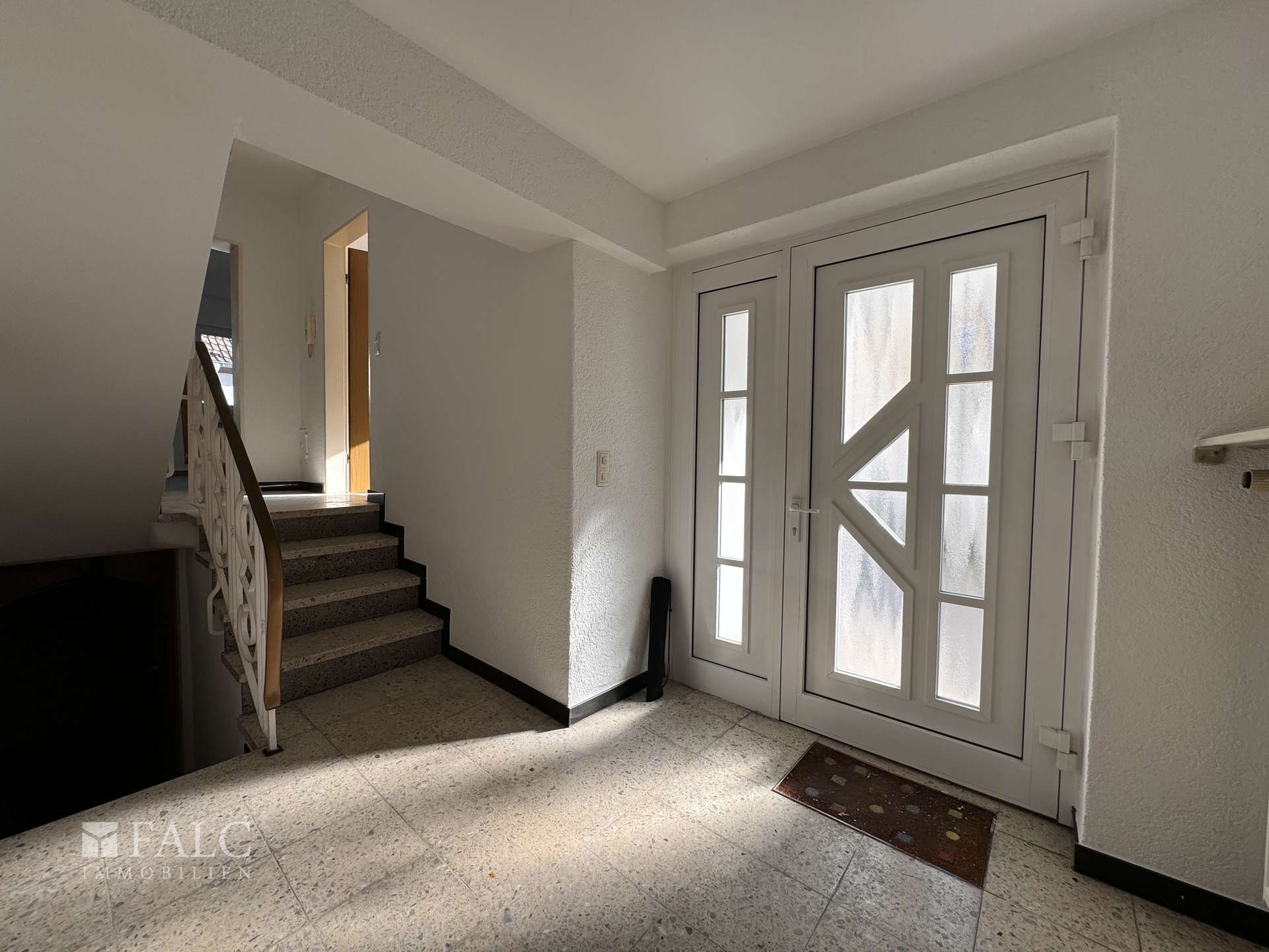 "Ruhig gelegenes Wohnhaus mit großzügiger Raumaufteilung, Werkstatt und Stellplätzen in Darmstadt" – Darmstadt – Vorschaubild 18
