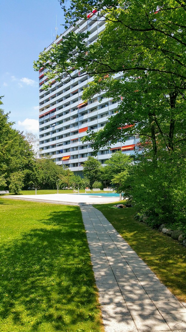 Renoviert 1-Zimmer-Wohnung im Deba Hochhaus mit gepflegtem Außenpool