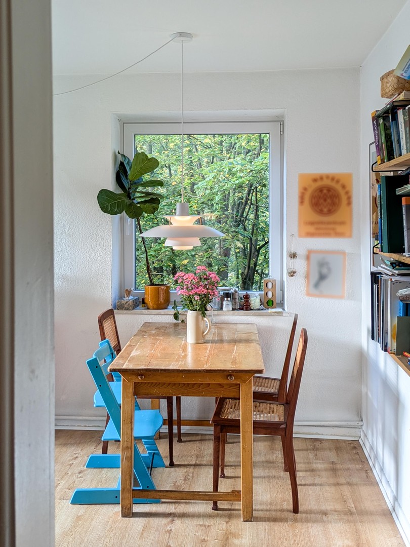 Gemütliche, und lichtverwöhnte 3 Zimmer Wohnung. Courtagefrei und großes Potenzial!