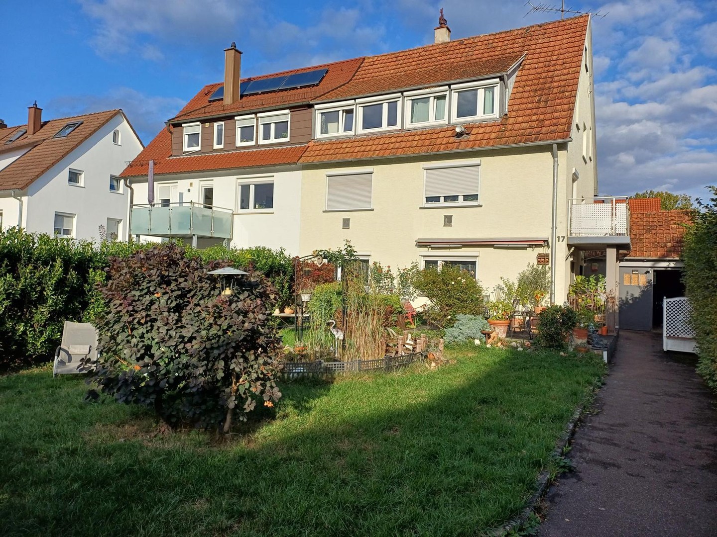 Mehrgenerationenhaus mit großem Garten in Stuttgart-Weilimdorf - sanierungsbedürftig