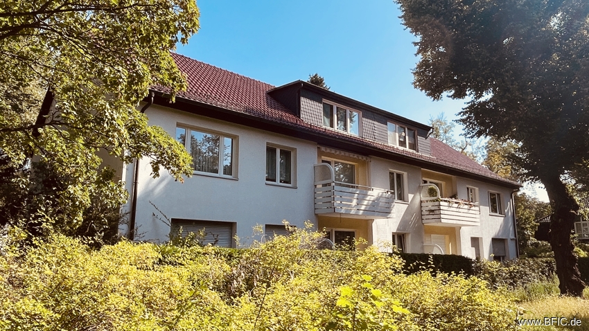 bezugsfrei, hell, ruhig: 2-Zi.-Whg mit Balkon an der Dorfaue Alt-Lankwitz