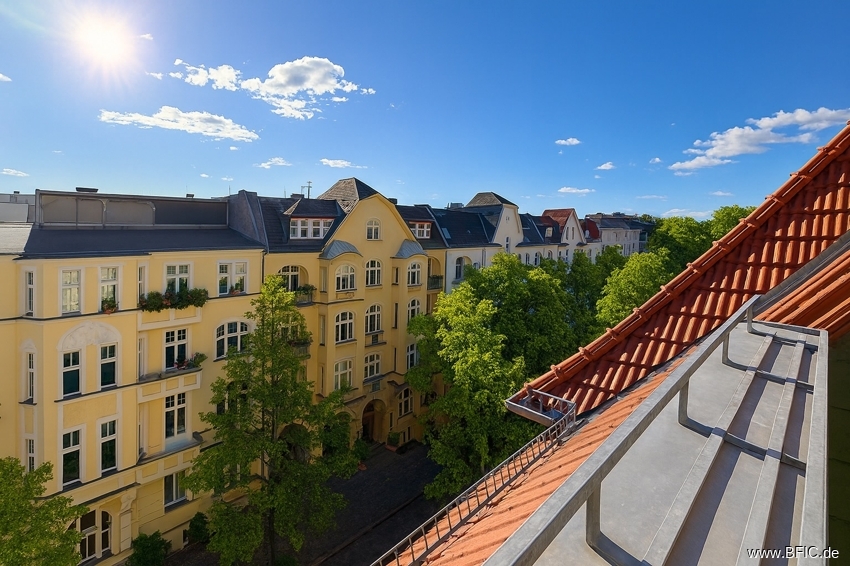 Bezugsfreie Dachgeschosswohnung mit Südwest-Terrasse nahe der Schloßstraße